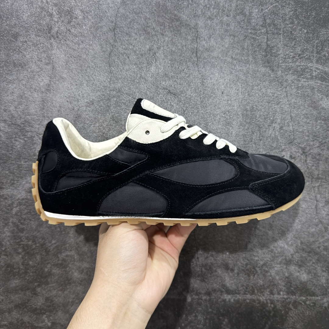 【莞产礼盒版】BOTTEGA VENETA Orbit Runner BV葆蝶家时尚休闲王一博同款老爹鞋运动鞋 原版开发 一比一打造 高端礼盒装 相似度百分之99以上 市场一梯队级别品质 区别市场任何标文顶级品质版本 采用轻质科技网布面料 搭配几何图案设计橡胶外底 王炸系列 高版本 认准套包工艺 实际增高很多哦 还是一样显腿细非常nice 耐玩耐造 对标对版 套包鞋工艺 认准高版本 大底选用拼色TPU大底 配置原版包装 尺码:35 36 37 38 39 40 41 42 43 44 45-选品中心