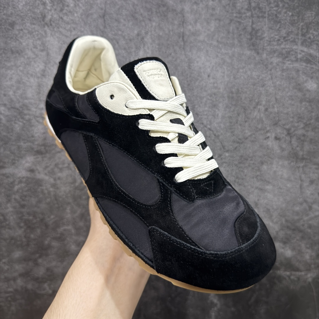 图片[3]-【莞产礼盒版】BOTTEGA VENETA Orbit Runner BV葆蝶家时尚休闲王一博同款老爹鞋运动鞋 原版开发 一比一打造 高端礼盒装 相似度百分之99以上 市场一梯队级别品质 区别市场任何标文顶级品质版本 采用轻质科技网布面料 搭配几何图案设计橡胶外底 王炸系列 高版本 认准套包工艺 实际增高很多哦 还是一样显腿细非常nice 耐玩耐造 对标对版 套包鞋工艺 认准高版本 大底选用拼色TPU大底 配置原版包装 尺码：35 36 37 38 39 40 41 42 43 44 45-选品中心