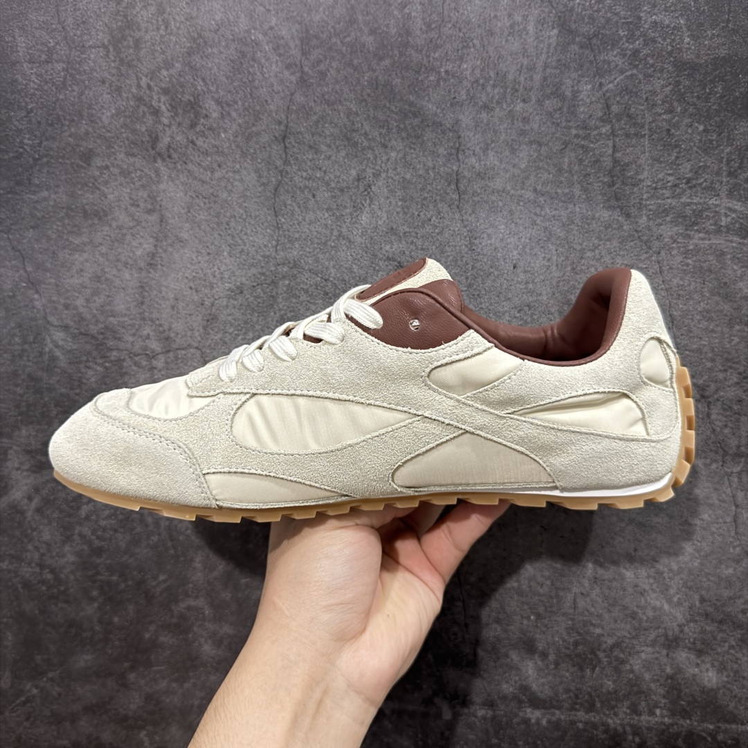 图片[2]-【莞产礼盒版】BOTTEGA VENETA Orbit Runner BV葆蝶家时尚休闲王一博同款老爹鞋运动鞋 原版开发 一比一打造 高端礼盒装 相似度百分之99以上 市场一梯队级别品质 区别市场任何标文顶级品质版本 采用轻质科技网布面料 搭配几何图案设计橡胶外底 王炸系列 高版本 认准套包工艺 实际增高很多哦 还是一样显腿细非常nice 耐玩耐造 对标对版 套包鞋工艺 认准高版本 大底选用拼色TPU大底 配置原版包装 尺码：35 36 37 38 39 40 41 42 43 44 45-选品中心
