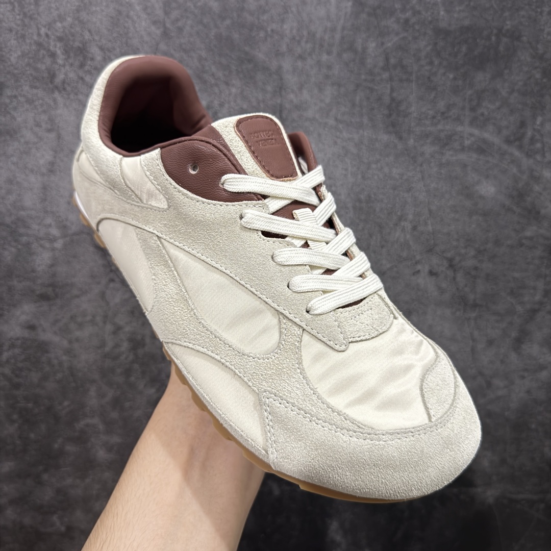 图片[3]-【莞产礼盒版】BOTTEGA VENETA Orbit Runner BV葆蝶家时尚休闲王一博同款老爹鞋运动鞋 原版开发 一比一打造 高端礼盒装 相似度百分之99以上 市场一梯队级别品质 区别市场任何标文顶级品质版本 采用轻质科技网布面料 搭配几何图案设计橡胶外底 王炸系列 高版本 认准套包工艺 实际增高很多哦 还是一样显腿细非常nice 耐玩耐造 对标对版 套包鞋工艺 认准高版本 大底选用拼色TPU大底 配置原版包装 尺码：35 36 37 38 39 40 41 42 43 44 45-选品中心