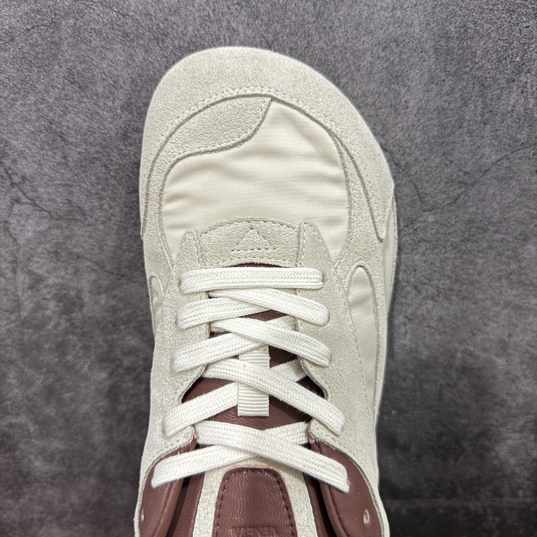 图片[5]-【莞产礼盒版】BOTTEGA VENETA Orbit Runner BV葆蝶家时尚休闲王一博同款老爹鞋运动鞋 原版开发 一比一打造 高端礼盒装 相似度百分之99以上 市场一梯队级别品质 区别市场任何标文顶级品质版本 采用轻质科技网布面料 搭配几何图案设计橡胶外底 王炸系列 高版本 认准套包工艺 实际增高很多哦 还是一样显腿细非常nice 耐玩耐造 对标对版 套包鞋工艺 认准高版本 大底选用拼色TPU大底 配置原版包装 尺码：35 36 37 38 39 40 41 42 43 44 45-选品中心