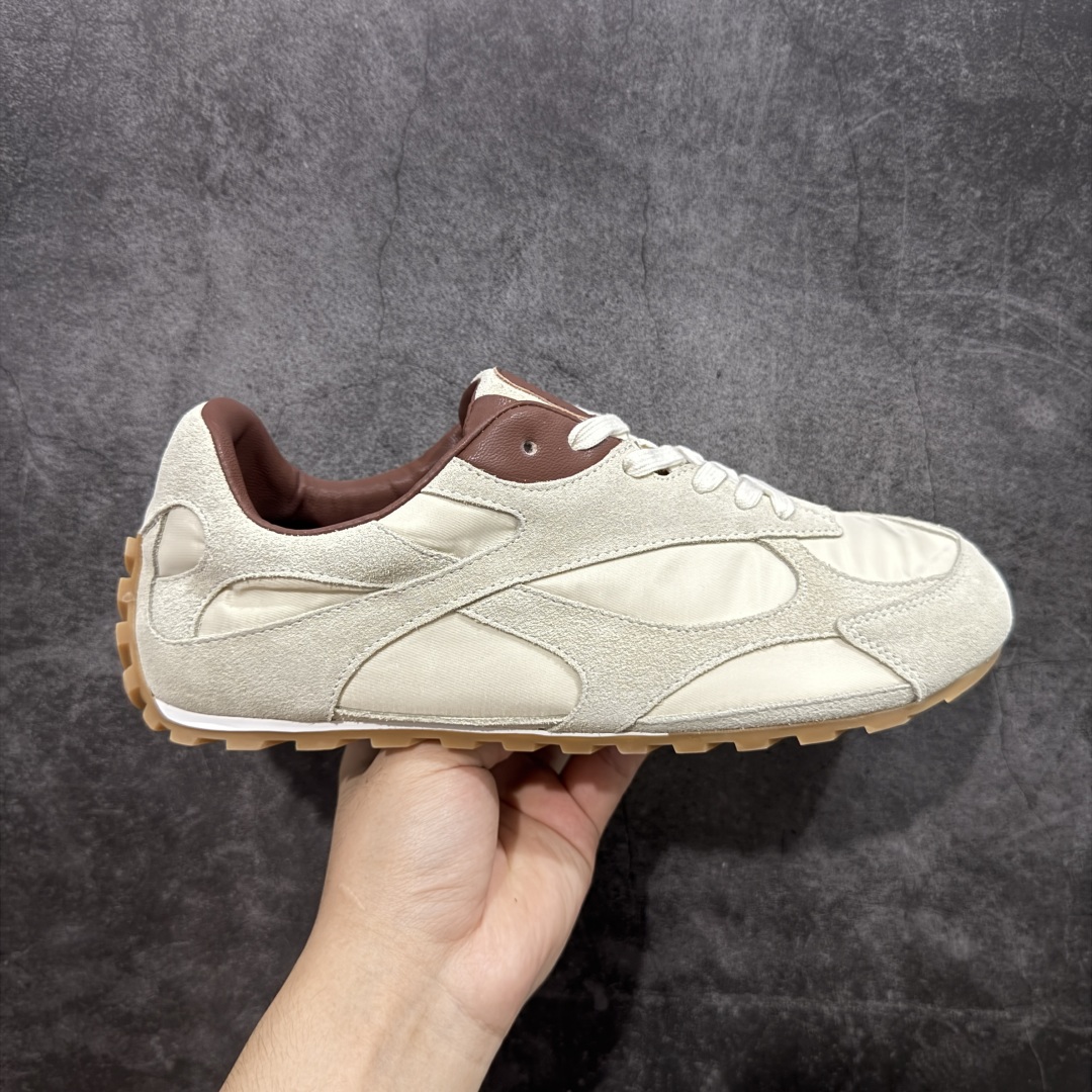 【莞产礼盒版】BOTTEGA VENETA Orbit Runner BV葆蝶家时尚休闲王一博同款老爹鞋运动鞋 原版开发 一比一打造 高端礼盒装 相似度百分之99以上 市场一梯队级别品质 区别市场任何标文顶级品质版本 采用轻质科技网布面料 搭配几何图案设计橡胶外底 王炸系列 高版本 认准套包工艺 实际增高很多哦 还是一样显腿细非常nice 耐玩耐造 对标对版 套包鞋工艺 认准高版本 大底选用拼色TPU大底 配置原版包装 尺码:35 36 37 38 39 40 41 42 43 44 45-选品中心
