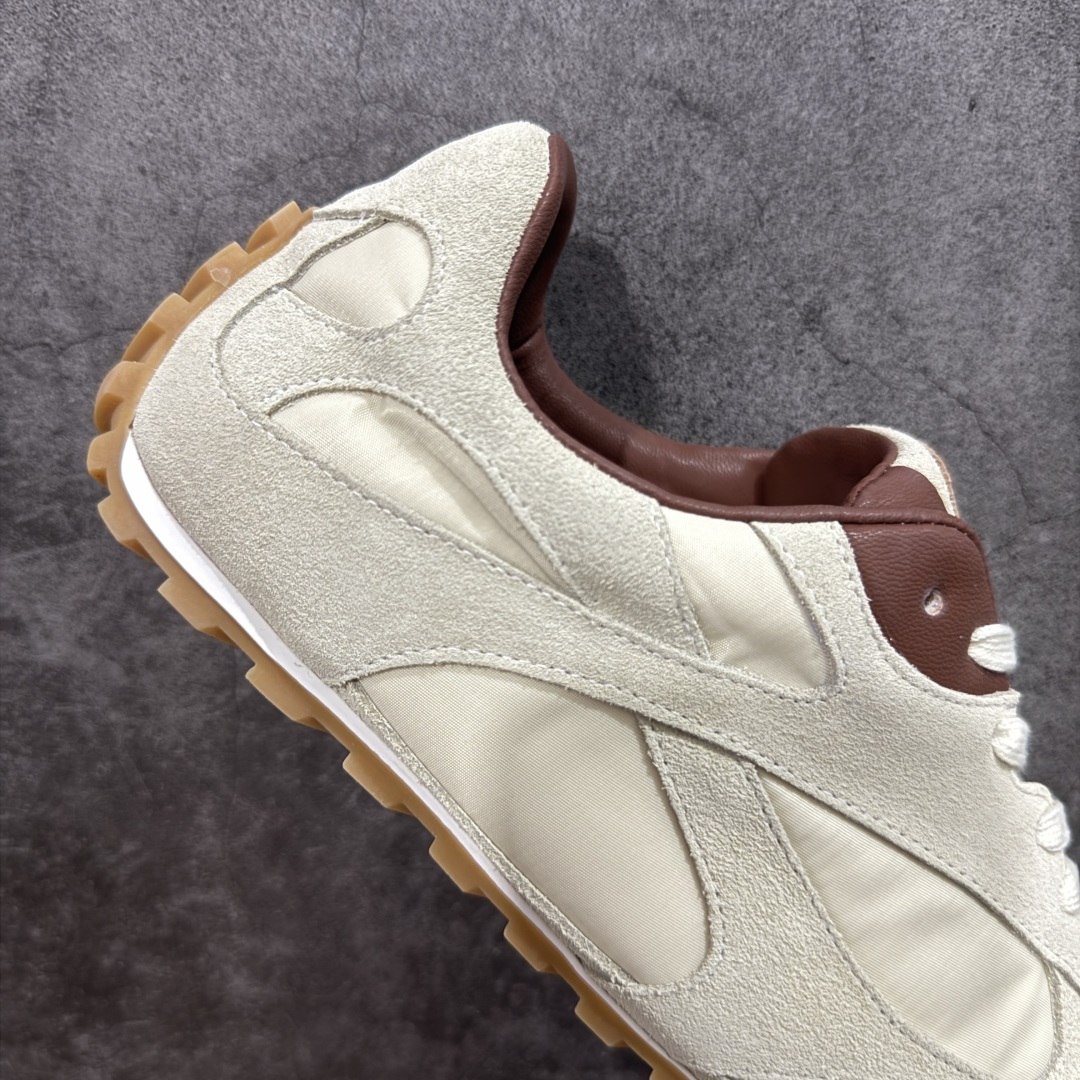 图片[7]-【莞产礼盒版】BOTTEGA VENETA Orbit Runner BV葆蝶家时尚休闲王一博同款老爹鞋运动鞋 原版开发 一比一打造 高端礼盒装 相似度百分之99以上 市场一梯队级别品质 区别市场任何标文顶级品质版本 采用轻质科技网布面料 搭配几何图案设计橡胶外底 王炸系列 高版本 认准套包工艺 实际增高很多哦 还是一样显腿细非常nice 耐玩耐造 对标对版 套包鞋工艺 认准高版本 大底选用拼色TPU大底 配置原版包装 尺码：35 36 37 38 39 40 41 42 43 44 45-选品中心