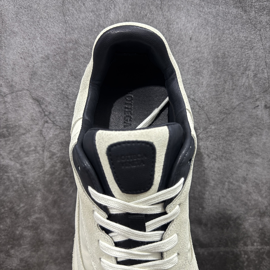 图片[8]-【莞产礼盒版】BOTTEGA VENETA Orbit Runner BV葆蝶家时尚休闲王一博同款老爹鞋运动鞋 原版开发 一比一打造 高端礼盒装 相似度百分之99以上 市场一梯队级别品质 区别市场任何标文顶级品质版本 采用轻质科技网布面料 搭配几何图案设计橡胶外底 王炸系列 高版本 认准套包工艺 实际增高很多哦 还是一样显腿细非常nice 耐玩耐造 对标对版 套包鞋工艺 认准高版本 大底选用拼色TPU大底 配置原版包装 尺码：35 36 37 38 39 40 41 42 43 44 45-选品中心