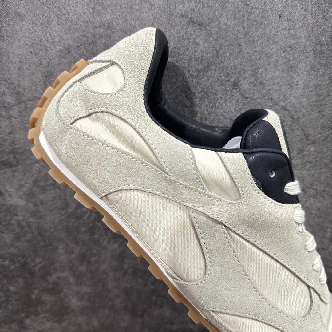 图片[7]-【莞产礼盒版】BOTTEGA VENETA Orbit Runner BV葆蝶家时尚休闲王一博同款老爹鞋运动鞋 原版开发 一比一打造 高端礼盒装 相似度百分之99以上 市场一梯队级别品质 区别市场任何标文顶级品质版本 采用轻质科技网布面料 搭配几何图案设计橡胶外底 王炸系列 高版本 认准套包工艺 实际增高很多哦 还是一样显腿细非常nice 耐玩耐造 对标对版 套包鞋工艺 认准高版本 大底选用拼色TPU大底 配置原版包装 尺码：35 36 37 38 39 40 41 42 43 44 45-选品中心