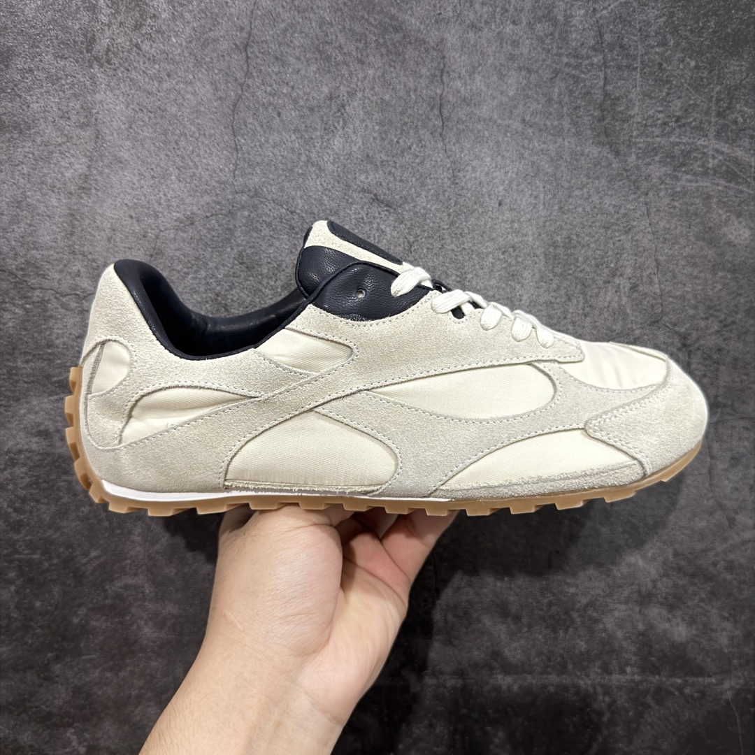 【莞产礼盒版】BOTTEGA VENETA Orbit Runner BV葆蝶家时尚休闲王一博同款老爹鞋运动鞋 原版开发 一比一打造 高端礼盒装 相似度百分之99以上 市场一梯队级别品质 区别市场任何标文顶级品质版本 采用轻质科技网布面料 搭配几何图案设计橡胶外底 王炸系列 高版本 认准套包工艺 实际增高很多哦 还是一样显腿细非常nice 耐玩耐造 对标对版 套包鞋工艺 认准高版本 大底选用拼色TPU大底 配置原版包装 尺码:35 36 37 38 39 40 41 42 43 44 45-选品中心