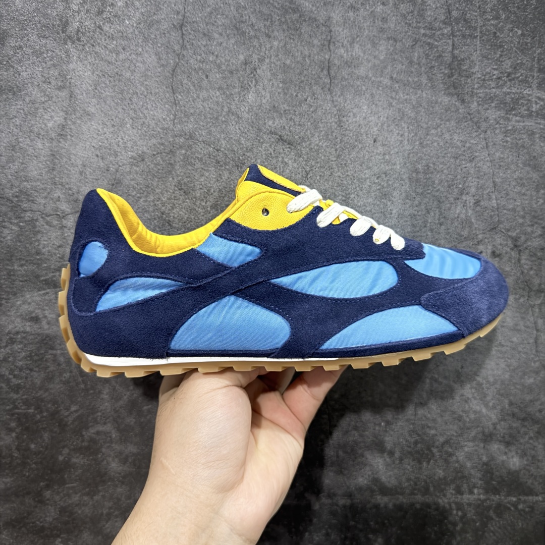 【莞产礼盒版】BOTTEGA VENETA Orbit Runner BV葆蝶家时尚休闲王一博同款老爹鞋运动鞋 原版开发 一比一打造 高端礼盒装 相似度百分之99以上 市场一梯队级别品质 区别市场任何标文顶级品质版本 采用轻质科技网布面料 搭配几何图案设计橡胶外底 王炸系列 高版本 认准套包工艺 实际增高很多哦 还是一样显腿细非常nice 耐玩耐造 对标对版 套包鞋工艺 认准高版本 大底选用拼色TPU大底 配置原版包装 尺码:35 36 37 38 39 40 41 42 43 44 45-选品中心