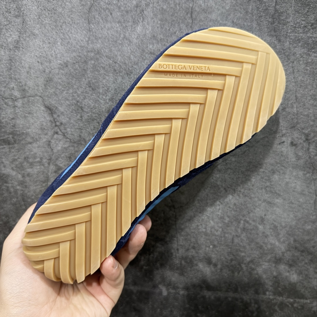 图片[9]-【莞产礼盒版】BOTTEGA VENETA Orbit Runner BV葆蝶家时尚休闲王一博同款老爹鞋运动鞋 原版开发 一比一打造 高端礼盒装 相似度百分之99以上 市场一梯队级别品质 区别市场任何标文顶级品质版本 采用轻质科技网布面料 搭配几何图案设计橡胶外底 王炸系列 高版本 认准套包工艺 实际增高很多哦 还是一样显腿细非常nice 耐玩耐造 对标对版 套包鞋工艺 认准高版本 大底选用拼色TPU大底 配置原版包装 尺码：35 36 37 38 39 40 41 42 43 44 45-选品中心