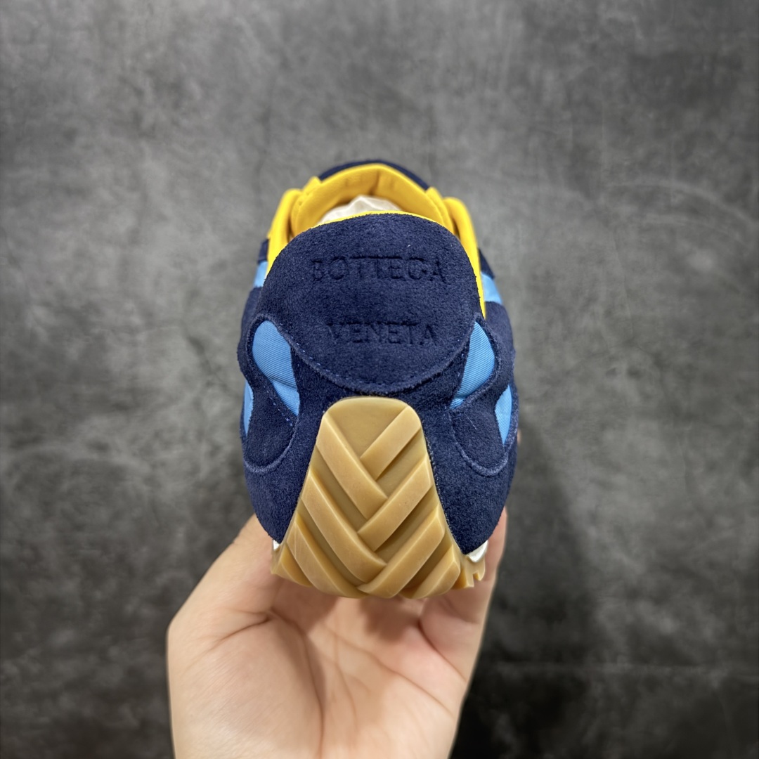 图片[4]-【莞产礼盒版】BOTTEGA VENETA Orbit Runner BV葆蝶家时尚休闲王一博同款老爹鞋运动鞋 原版开发 一比一打造 高端礼盒装 相似度百分之99以上 市场一梯队级别品质 区别市场任何标文顶级品质版本 采用轻质科技网布面料 搭配几何图案设计橡胶外底 王炸系列 高版本 认准套包工艺 实际增高很多哦 还是一样显腿细非常nice 耐玩耐造 对标对版 套包鞋工艺 认准高版本 大底选用拼色TPU大底 配置原版包装 尺码：35 36 37 38 39 40 41 42 43 44 45-选品中心