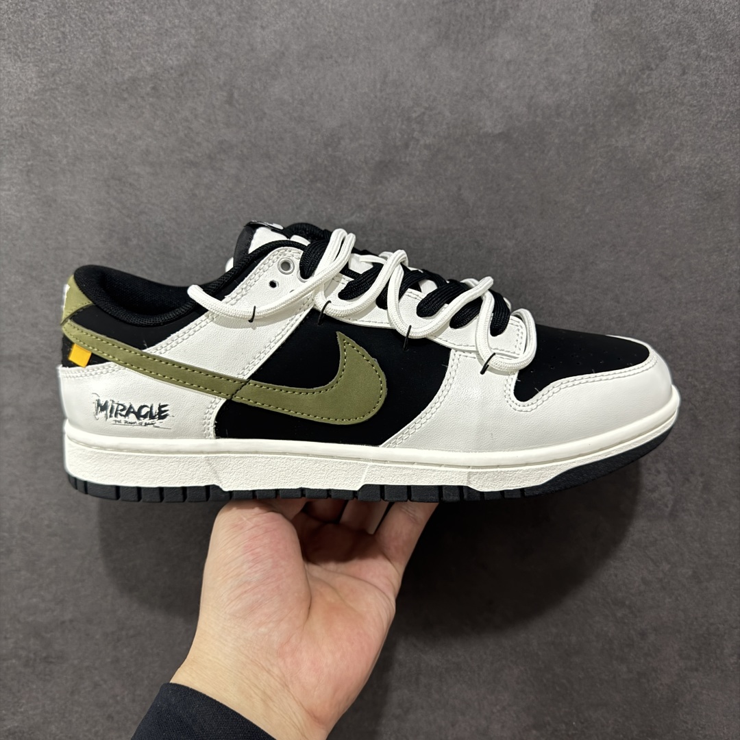 【YC纯原】Nike Dunk Low 寻迹使者 黑白 当定制画笔蘸取反转勇气,白为画布,黑作序章,鞋侧橄榄绿Swoosh刺破常规轨迹。鞋侧破裂风「MIRACLE」是打破常规的宣言,后跟橙标如黑夜升起的信号灯,点燃探索的野心。踏遍千篇一律,无主之地,皆为疆域。 货号: WG0414-024 尺码: 40 40.5 41 42 42.5 43 44 44.5 45 46-选品中心