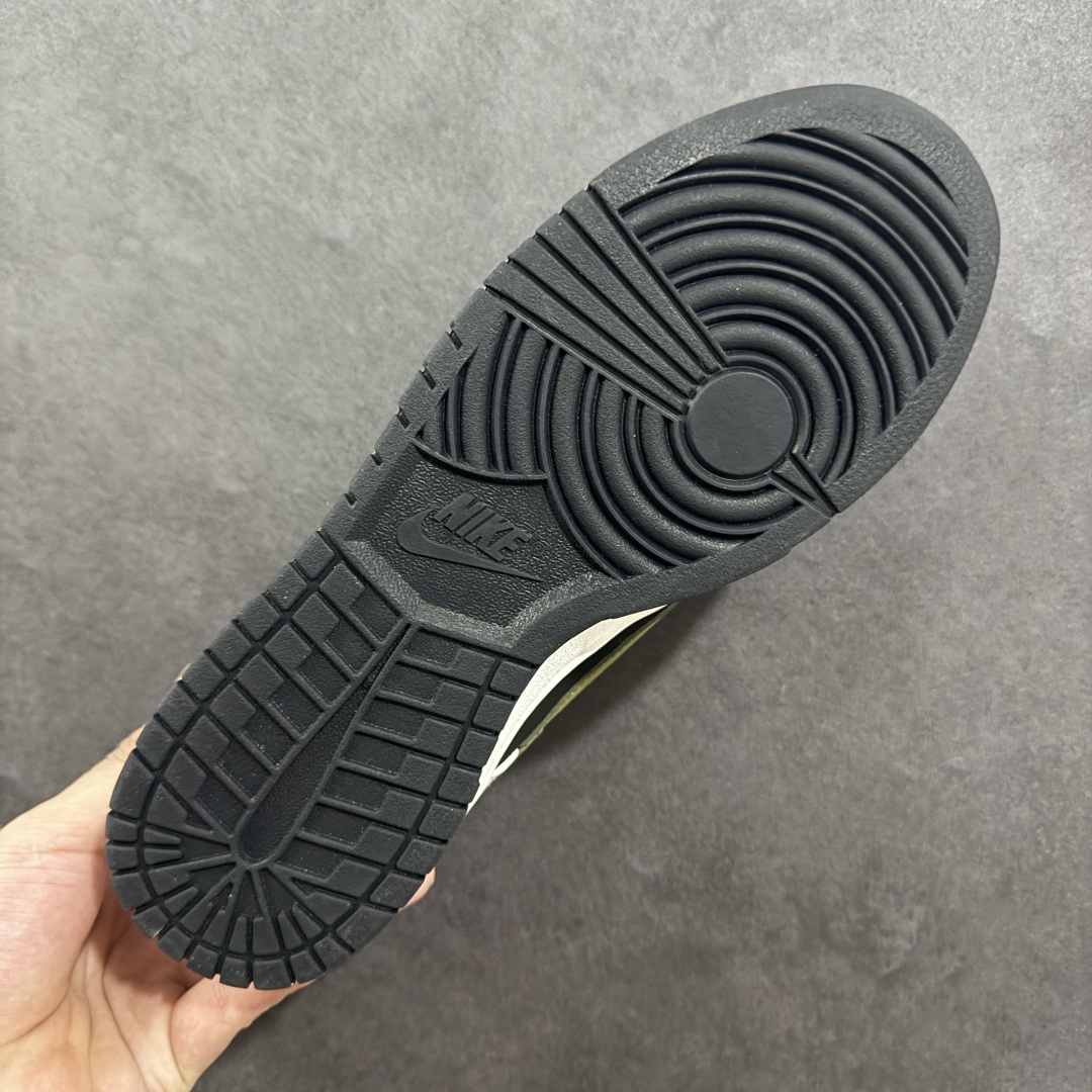 图片[9]-【YC纯原】Nike Dunk Low 寻迹使者 黑白 当定制画笔蘸取反转勇气，白为画布，黑作序章，鞋侧橄榄绿Swoosh刺破常规轨迹。鞋侧破裂风「MIRACLE」是打破常规的宣言，后跟橙标如黑夜升起的信号灯，点燃探索的野心。踏遍千篇一律，无主之地，皆为疆域。 货号： WG0414-024 尺码： 40 40.5 41 42 42.5 43 44 44.5 45 46-选品中心