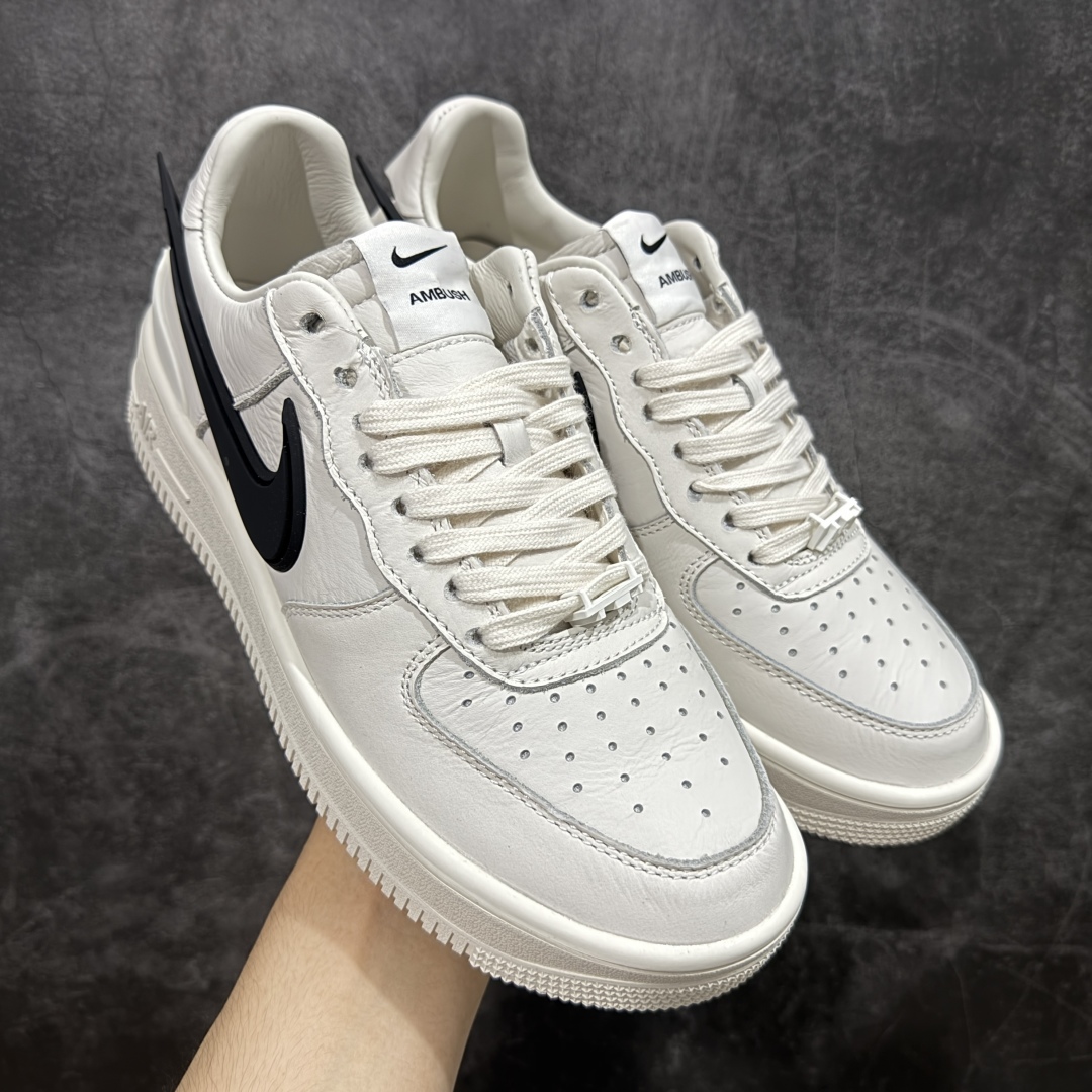 【OWF外贸版】Ambush x AF1 Air Force 1 Low 空军一号低帮运动板鞋 联名大钩白色 DV3464-002 独家正确版 完美出品 高端外贸 零售客户首选 AMBUSH X AF1 Low 联名款 第一色已入库 后续配色陆续出 顶流 原鞋开版 耗时3个月匠心打造 原厂进口纳帕皮料 人工甩皮 全新正确RB原大底 上手上脚复刻正品质感 尺码: 36-47.5-选品中心
