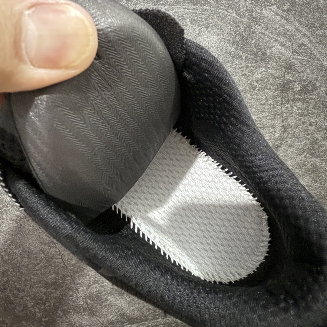 
【纯原版】彪马彪破3 PUMA MAGNIFY NITRO 3代 
PUMA跑鞋为跑步蓄
能，功能性和