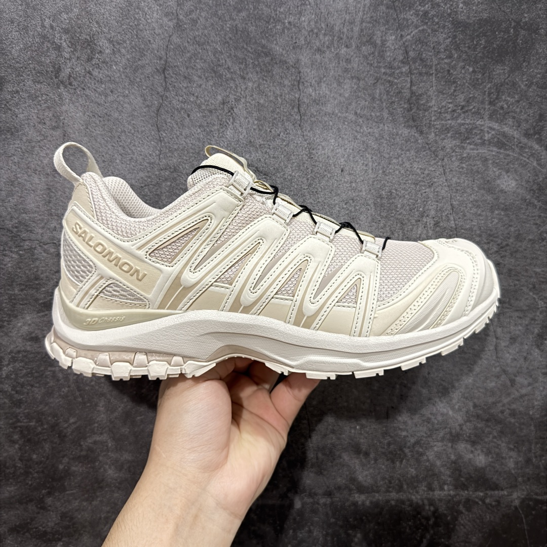 【666版本】SALOMON 萨洛蒙 XA PRO 3D 户外运动 网布减震防滑透气 低帮跑步鞋 男女同款 白色 477396 全新品质 巅峰之作 所有配色均购物原版拆解1：1开发 原材料打造 非市场公版便宜货 私模大底 清洁度比市场所有版本都高 全套原纸板楦头开发 原厂网布配套 确保原汁原味 完美呈现版型 原档数据独家私模五层组合大底 男女鞋同步官方开发至46 原装Ortholite轻量化鞋垫 中底布带钢印编号 原厂TPU锁扣 进口港宝加持 后跟自然饱满 还原公司包裹性 鞋面采用SENSIFT贴合技术 全方位贴合包裹脚型 鞋跟部鞋底牵引设计 提供强大的抓地性能 更适应野外崎岖不平的道路 其3D ADVANCED CHASSIS底盘 材料轻量大化 钉齿设计更具稳定性 防护性 鞋底易磨损区运用CONTAGRIP高耐磨材料 应对城市硬质路面长距离跑考验 尺码：36 36.5 37.5 38 38.5 39 40 40.5 41 42 42.5 43 44 45 46-选品中心