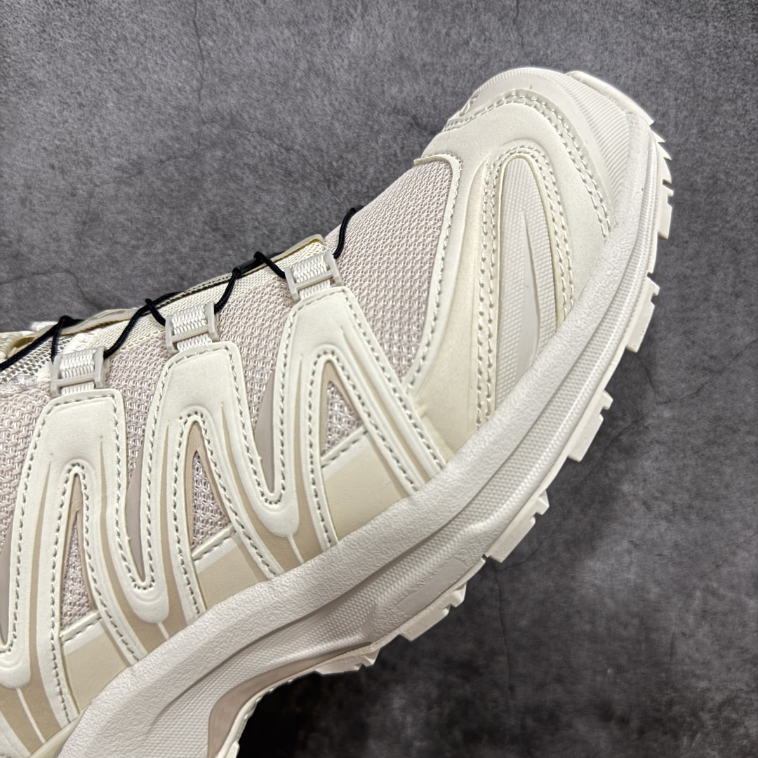 图片[6]-【666版本】SALOMON 萨洛蒙 XA PRO 3D 户外运动 网布减震防滑透气 低帮跑步鞋 男女同款 白色 477396 全新品质 巅峰之作 所有配色均购物原版拆解1：1开发 原材料打造 非市场公版便宜货 私模大底 清洁度比市场所有版本都高 全套原纸板楦头开发 原厂网布配套 确保原汁原味 完美呈现版型 原档数据独家私模五层组合大底 男女鞋同步官方开发至46 原装Ortholite轻量化鞋垫 中底布带钢印编号 原厂TPU锁扣 进口港宝加持 后跟自然饱满 还原公司包裹性 鞋面采用SENSIFT贴合技术 全方位贴合包裹脚型 鞋跟部鞋底牵引设计 提供强大的抓地性能 更适应野外崎岖不平的道路 其3D ADVANCED CHASSIS底盘 材料轻量大化 钉齿设计更具稳定性 防护性 鞋底易磨损区运用CONTAGRIP高耐磨材料 应对城市硬质路面长距离跑考验 尺码：36 36.5 37.5 38 38.5 39 40 40.5 41 42 42.5 43 44 45 46-选品中心