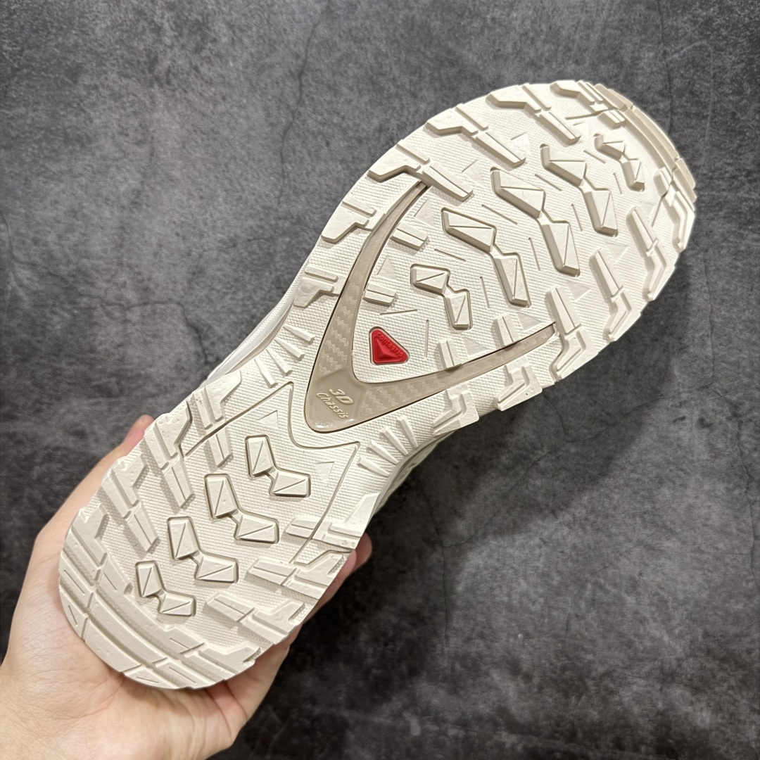 图片[9]-【666版本】SALOMON 萨洛蒙 XA PRO 3D 户外运动 网布减震防滑透气 低帮跑步鞋 男女同款 白色 477396 全新品质 巅峰之作 所有配色均购物原版拆解1：1开发 原材料打造 非市场公版便宜货 私模大底 清洁度比市场所有版本都高 全套原纸板楦头开发 原厂网布配套 确保原汁原味 完美呈现版型 原档数据独家私模五层组合大底 男女鞋同步官方开发至46 原装Ortholite轻量化鞋垫 中底布带钢印编号 原厂TPU锁扣 进口港宝加持 后跟自然饱满 还原公司包裹性 鞋面采用SENSIFT贴合技术 全方位贴合包裹脚型 鞋跟部鞋底牵引设计 提供强大的抓地性能 更适应野外崎岖不平的道路 其3D ADVANCED CHASSIS底盘 材料轻量大化 钉齿设计更具稳定性 防护性 鞋底易磨损区运用CONTAGRIP高耐磨材料 应对城市硬质路面长距离跑考验 尺码：36 36.5 37.5 38 38.5 39 40 40.5 41 42 42.5 43 44 45 46-选品中心