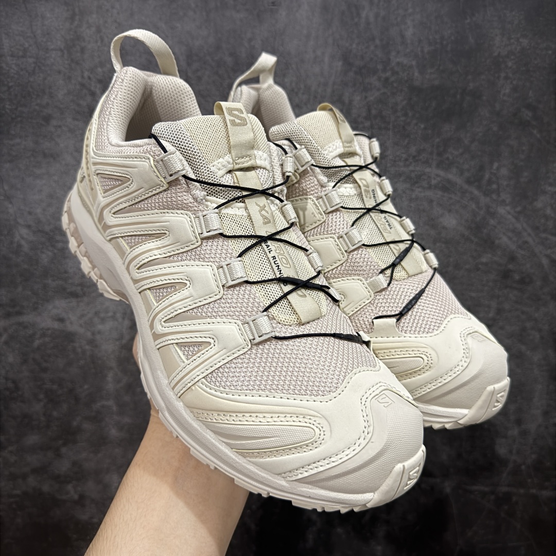 【666版本】SALOMON 萨洛蒙 XA PRO 3D 户外运动 网布减震防滑透气 低帮跑步鞋 男女同款 白色 477396 全新品质 巅峰之作 所有配色均购物原版拆解1:1开发 原材料打造 非市场公版便宜货 私模大底 清洁度比市场所有版本都高 全套原纸板楦头开发 原厂网布配套 确保原汁原味 完美呈现版型 原档数据独家私模五层组合大底 男女鞋同步官方开发至46 原装Ortholite轻量化鞋垫 中底布带钢印编号 原厂TPU锁扣 进口港宝加持 后跟自然饱满 还原公司包裹性 鞋面采用SENSIFT贴合技术 全方位贴合包裹脚型 鞋跟部鞋底牵引设计 提供强大的抓地性能 更适应野外崎岖不平的道路 其3D ADVANCED CHASSIS底盘 材料轻量大化 钉齿设计更具稳定性 防护性 鞋底易磨损区运用CONTAGRIP高耐磨材料 应对城市硬质路面长距离跑考验 尺码:36 36.5 37.5 38 38.5 39 40 40.5 41 42 42.5 43 44 45 46-选品中心