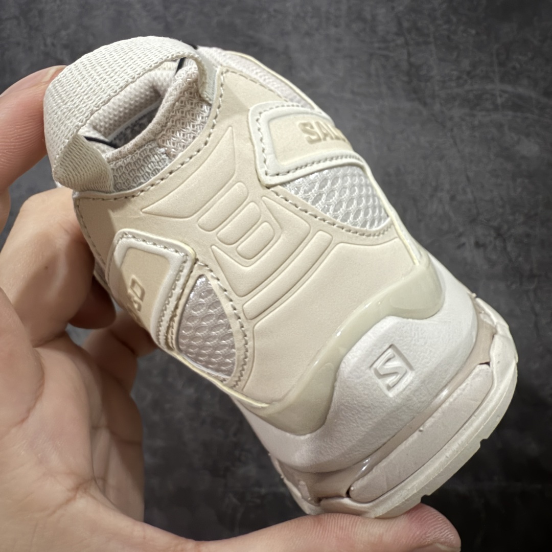 图片[2]-【666版本】SALOMON 萨洛蒙 XA PRO 3D 户外运动 网布减震防滑透气 低帮跑步鞋 男女同款 白色 477396 全新品质 巅峰之作 所有配色均购物原版拆解1：1开发 原材料打造 非市场公版便宜货 私模大底 清洁度比市场所有版本都高 全套原纸板楦头开发 原厂网布配套 确保原汁原味 完美呈现版型 原档数据独家私模五层组合大底 男女鞋同步官方开发至46 原装Ortholite轻量化鞋垫 中底布带钢印编号 原厂TPU锁扣 进口港宝加持 后跟自然饱满 还原公司包裹性 鞋面采用SENSIFT贴合技术 全方位贴合包裹脚型 鞋跟部鞋底牵引设计 提供强大的抓地性能 更适应野外崎岖不平的道路 其3D ADVANCED CHASSIS底盘 材料轻量大化 钉齿设计更具稳定性 防护性 鞋底易磨损区运用CONTAGRIP高耐磨材料 应对城市硬质路面长距离跑考验 尺码：36 36.5 37.5 38 38.5 39 40 40.5 41 42 42.5 43 44 45 46-选品中心