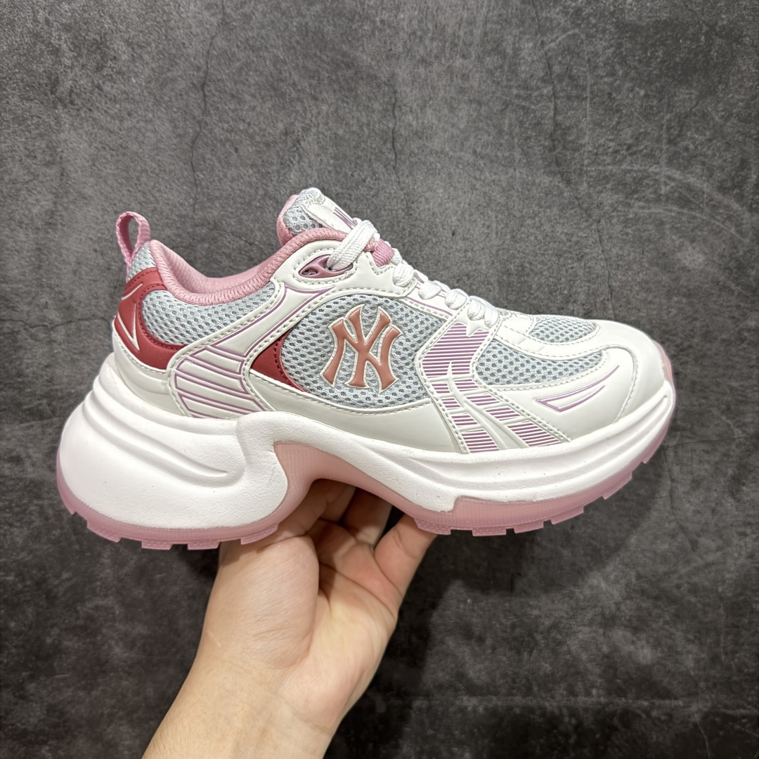 【纯原订单】MLB Winner Chunky 25新款 NY百搭舒适休闲潮流运动厚底增高 防滑耐磨 低帮 老爹鞋 男女同款 银色 潮流厚底时尚街头赛博老爹鞋 MLB官方同步出货 虞书欣等众多潮流明星同款 高弹双层MD大底 原楦原档案数据开发版型(完美鞋头弧度/后套收口效果🆚市面文案版本‼️) 原厂立体填充鞋舌海绵 中底注胶孔原数据开发模具大底原厂转印标市面上唯一纯原版本 原材料打造 内增高6cm 原厂1:1模具开发 原厂进口纳米材质 原盒雷射防伪标包装 天猫订单品质 官网尺码:35 36 36.5 37.5 38 38.5 39 40 40.5 41 42 42.5 43 44 45-选品中心