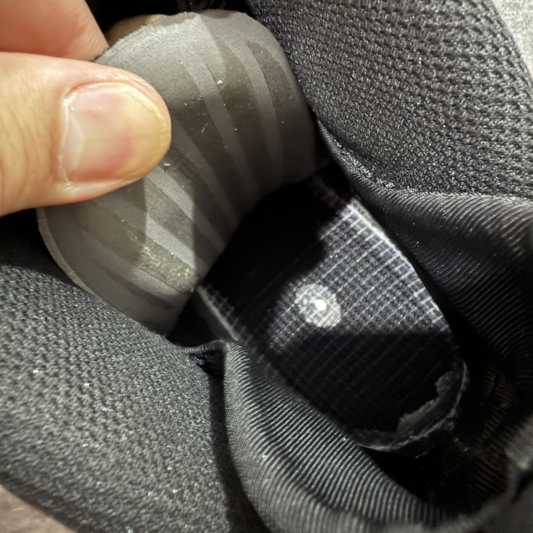 图片[7]-【莞产纯原】Nike Air Foamposite One “Triple White” 市售最强品质 莞产顶级品质 灰狼喷 HF0794-001 内置Zoom气垫 鞋型发泡360度无死角 中底完美注胶 原厂碳纤维加持 尺码：40 40.5 41 42 42.5 43 44 44.5 45 46 47.5-选品中心