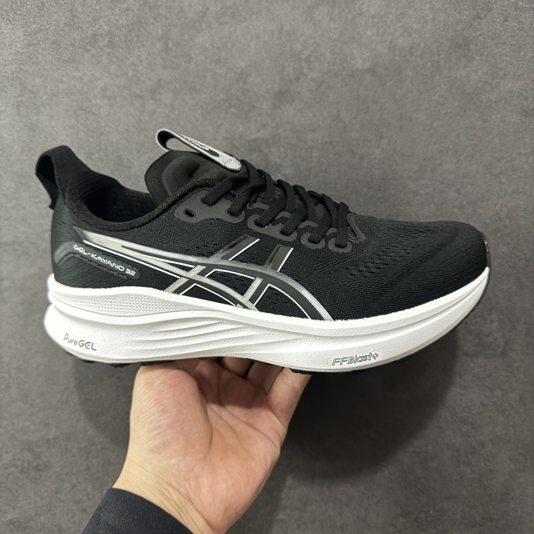 【公司级】Asics Gel-Kayano 32 亚瑟士卡亚诺32代低帮专业有氧超轻量休闲运动全能慢跑鞋 全球知名运动品牌ASICS正式推出新款GEL-KAYANO 32跑鞋,旨在通过全新稳定结构以提升产品可适性,满足跑者的足部稳定需求,让每一位跑者从起跑到结束都能够感受到焕然一新的稳定性与舒适性,从而帮助更多人找到身心平衡,获得自在舒适的健康生活方式。秉持着ASICS亚瑟士的设计哲学,全新一代GEL-KAYANO 32应运而生。为进一步升级产品的稳定性,GEL-KAYANO 采用了全新4D引导系统,通过内侧稳定装置提升可适性,满足足部稳定需求,帮助足弓迅速返回到平衡位置。作为基于生物力学研究打造的全新稳定结构,4D引导系统不仅提升了跑鞋对双脚的支撑性,它还将人体不同的运动状态纳入设计考量,帮助跑者在多种跑动强度下获得充足的稳定性和理想的舒适度。 尺码:36 37 37.5 38 39.5 40 40.5 41.5 42 42.5 43.5 44 44.5 45-选品中心
