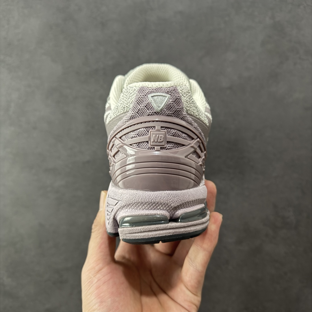 图片[4]-【纯原版】NB新百伦New Balance M1906R U1906WFA 系列复古老爹风休闲运动慢跑鞋 采用轻质牛剖革拼接透气网眼衬垫织物鞋面材质#T-Beam大底提供足步弓支撑，保持步态稳定#后跟搭载外露缓震胶 鞋身整体以各种深浅不一的灰色覆盖，鞋头以淡蓝色调装饰，网眼衬垫通过不规律的色块实现做旧的美感，泛黄的鞋底更是进一步增添了复古气息。 尺码：36 37 37.5 38 38.5 39.5 40 40.5 41.5 42 42.5 43 44 45 46.5-选品中心