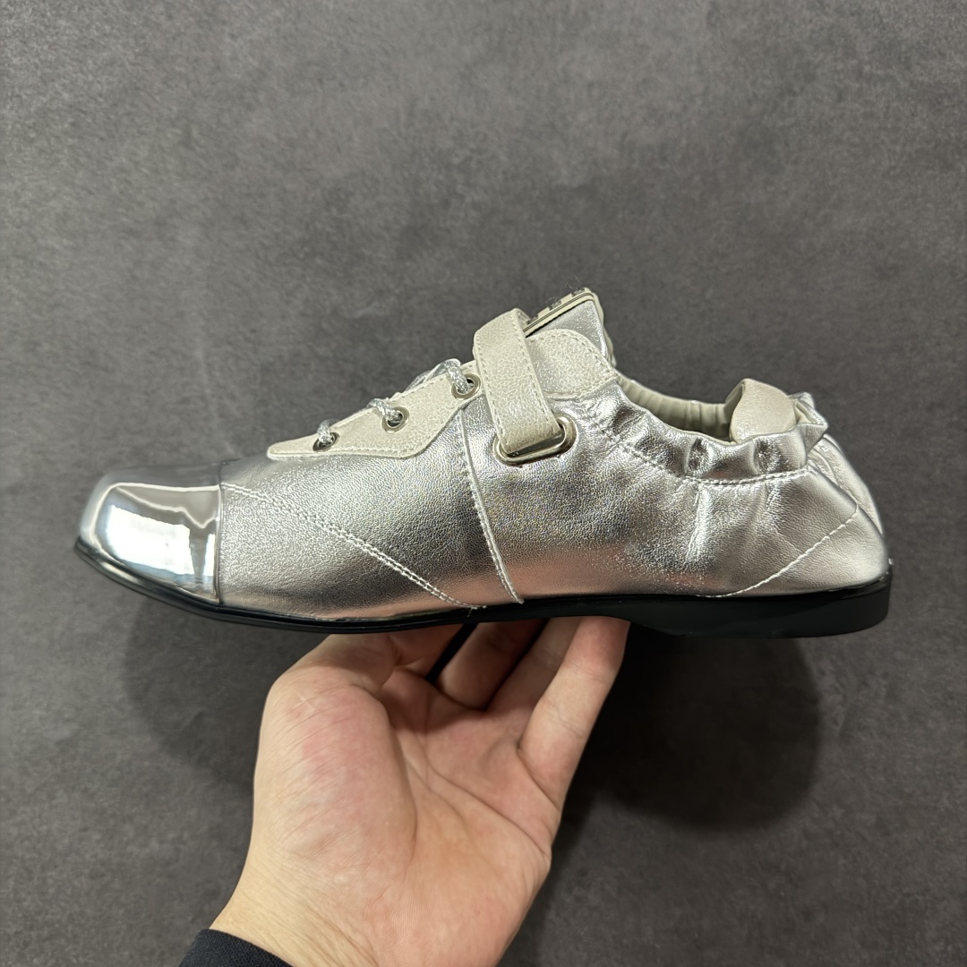 图片[2]-【公司级】新晋潮流鞋靴品牌GGCC夏季新款 【鞠婧祎同款】GG-CC x SugarSu酥履联名 玛丽珍芭蕾舞鞋 夏季踏青舒适度和少女感我都要 撞色鞋面和着地软弹舒适轻便鞋底 日常通勤 户外徒行 甜辣静雅皆可适配~ 舒适度满分：软糯鞋垫！走路不累脚，运动、逛街都能轻松驾驭 尺码：35 36 37 38 39 40-选品中心