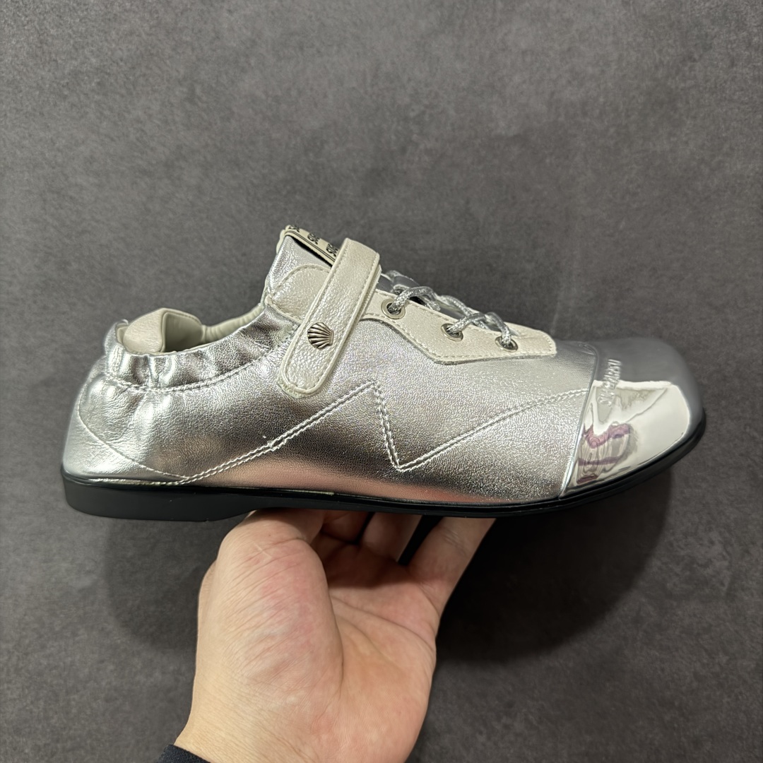 【公司级】新晋潮流鞋靴品牌GGCC夏季新款 【鞠婧祎同款】GG-CC x SugarSu酥履联名 玛丽珍芭蕾舞鞋 夏季踏青舒适度和少女感我都要 撞色鞋面和着地软弹舒适轻便鞋底 日常通勤 户外徒行 甜辣静雅皆可适配~ 舒适度满分:软糯鞋垫!走路不累脚,运动、逛街都能轻松驾驭 尺码:35 36 37 38 39 40-选品中心