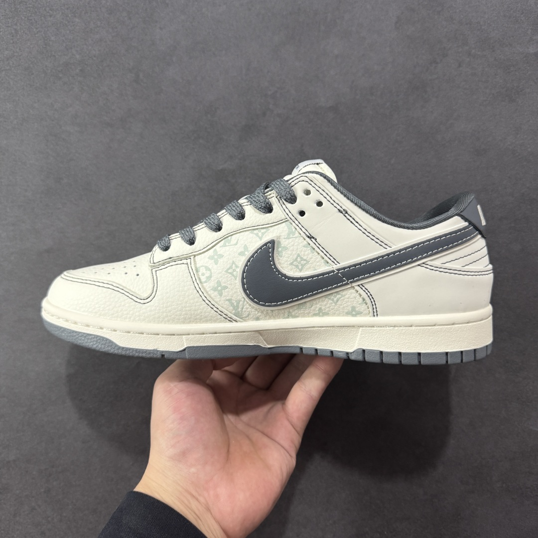 图片[2]-【定制版】Nike SB Dunk Low 双勾三方联名 周年高端定制 低帮休闲板鞋 YX5066-363  #定制鞋盒 大厂纯原品质出货 超高清洁度 皮料切割干净无任何毛边 细节完美   尺码：36 36.5 37.5 38 36.5 39 40 40.5 41 42 42.5 43 44 44.5 45-选品中心