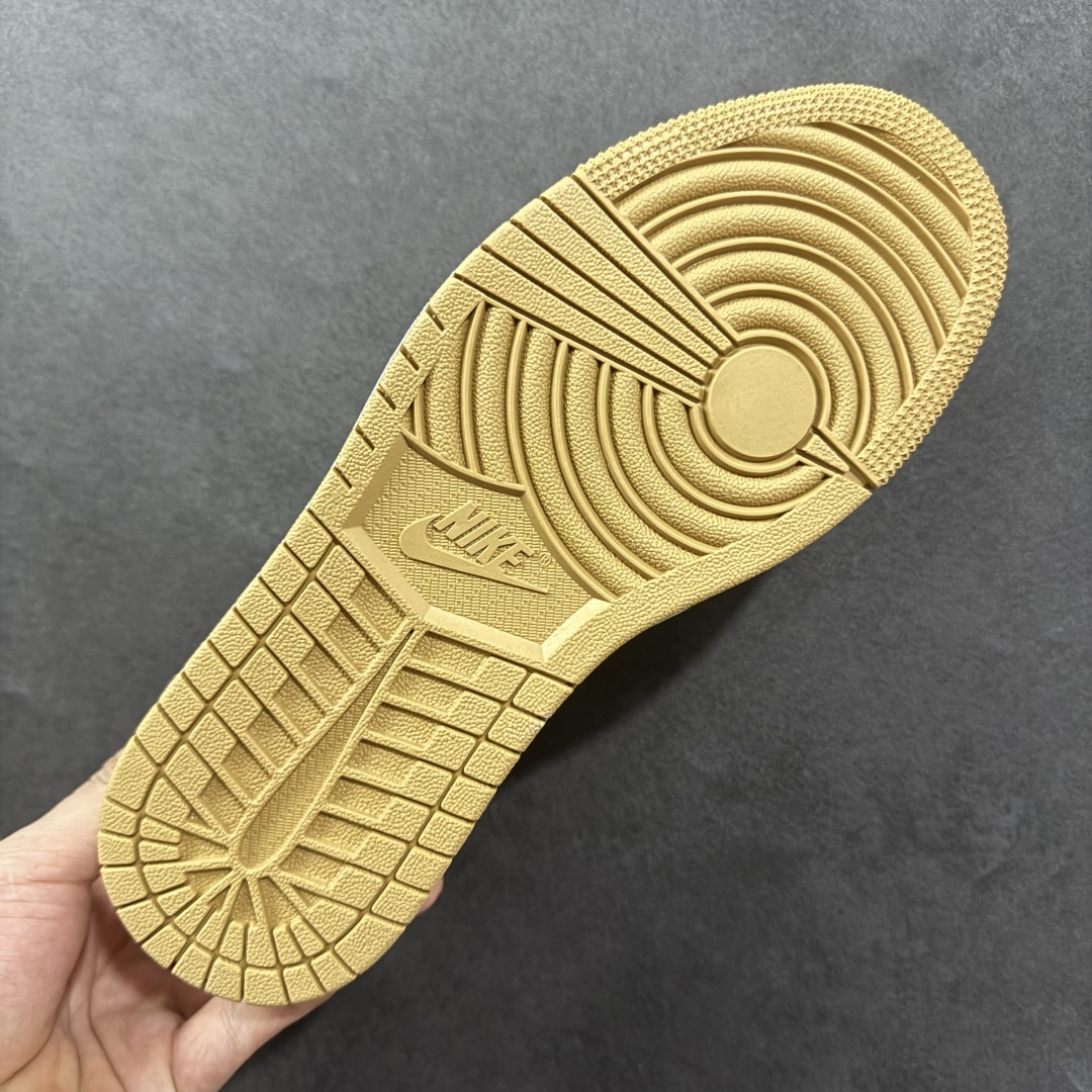 图片[9]-【定制版】Travis Scott x Fragment Design x Air Jordan 1 Low OG SP AJ1 乔1 LV联名 米棕方格 低帮文化休闲板鞋 XS7089-617  #多方联名合作融合了Travis Scott 独特的音乐风格，藤原浩个性的设计风格以及Jordan品牌的经典元素 使其成为一双具有独特身份和价值的鞋子 清新而立体的外观加上联名标识更突出了其独特身份 这种配色方案显示出活力和时尚感 在视觉上引人注目 鞋身的质感和细腻的细节处理使其显得高端而格调十足 这款“倒钩”联名是设计与创意完美结合 融合多方的个性风格是一款备受瞩目的潮流鞋款  尺码：36 36.5 37.5 38 38.5 39 40 40.5 41 42 42.5 43 44 44.5 45-选品中心