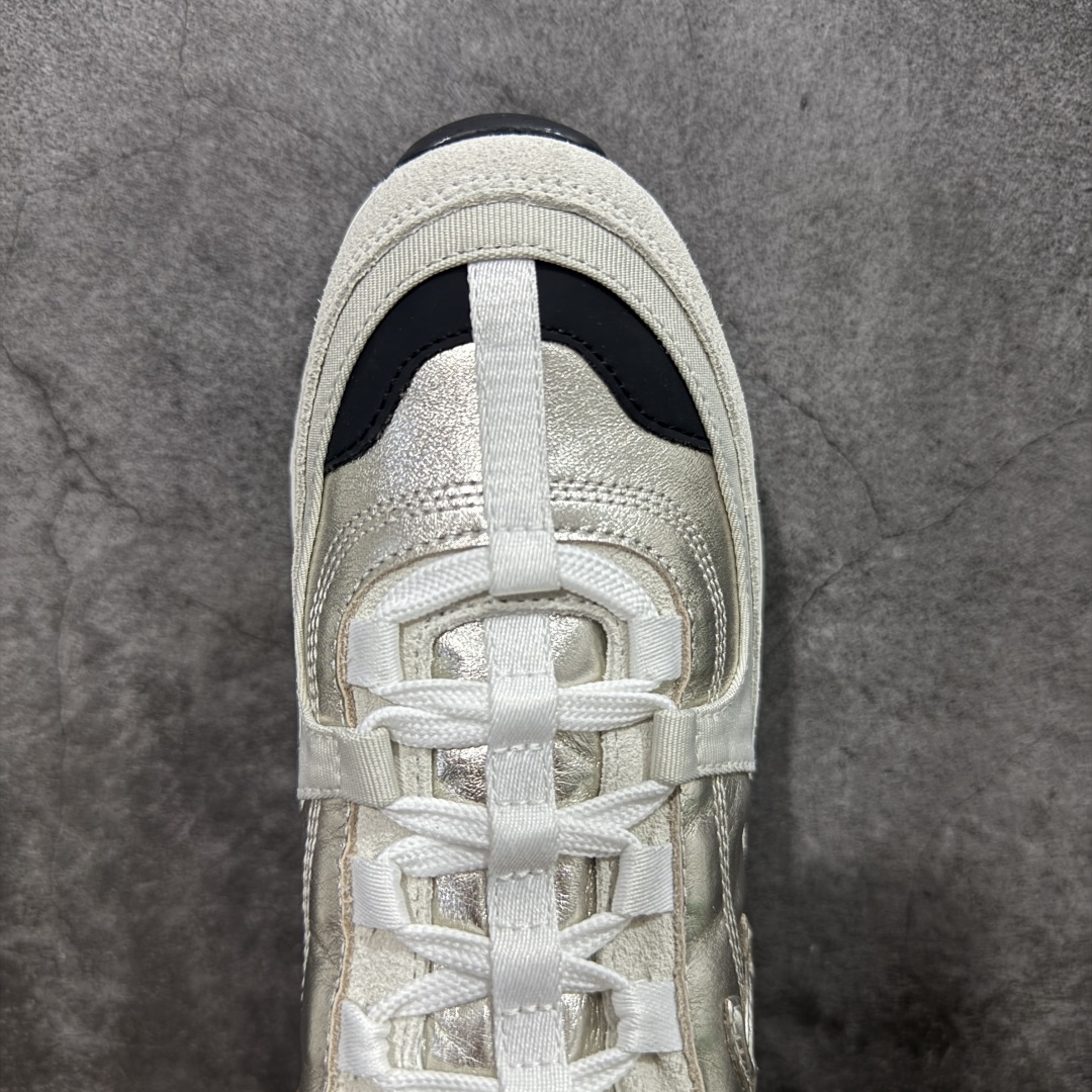 图片[5]-【莞产纯原】Chanel香奈儿25SS最新款小白鞋 休闲 运动鞋 滑板鞋 原版购入开发做货 小香 C家 专柜又一超级大爆款，网红博主小姐姐们的挚爱，社交平台的各种夸赞，人气超高质感透气超级春夏，看到这期总能唤起少女内心对时髦的诉求 最新小牛皮材质 经典黑白配色 上脚时髦感十足 容易打理 #面料： 原版定制进口牛皮材质 #内里：定制柔软羊皮里 #鞋底：原版开模TPU防滑大底 #底厚：2.5CM 尺码： 35-40-选品中心