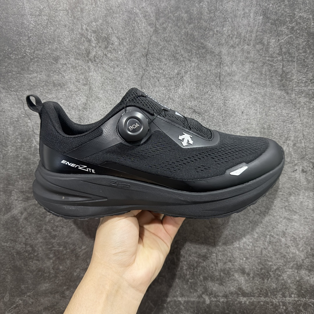 
【莞产纯原】DESCENTE BOA 迪桑特 运动慢跑鞋 透气针织鞋面搭配BOA螺丝系带系统，带来舒适