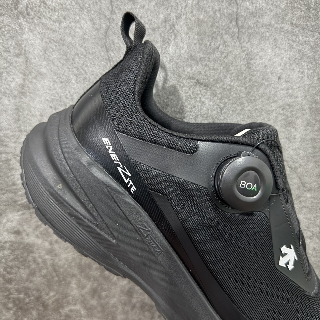 
【莞产纯原】DESCENTE BOA 迪桑特 运动慢跑鞋 透气针织鞋面搭配BOA螺丝系带系统，带来舒适