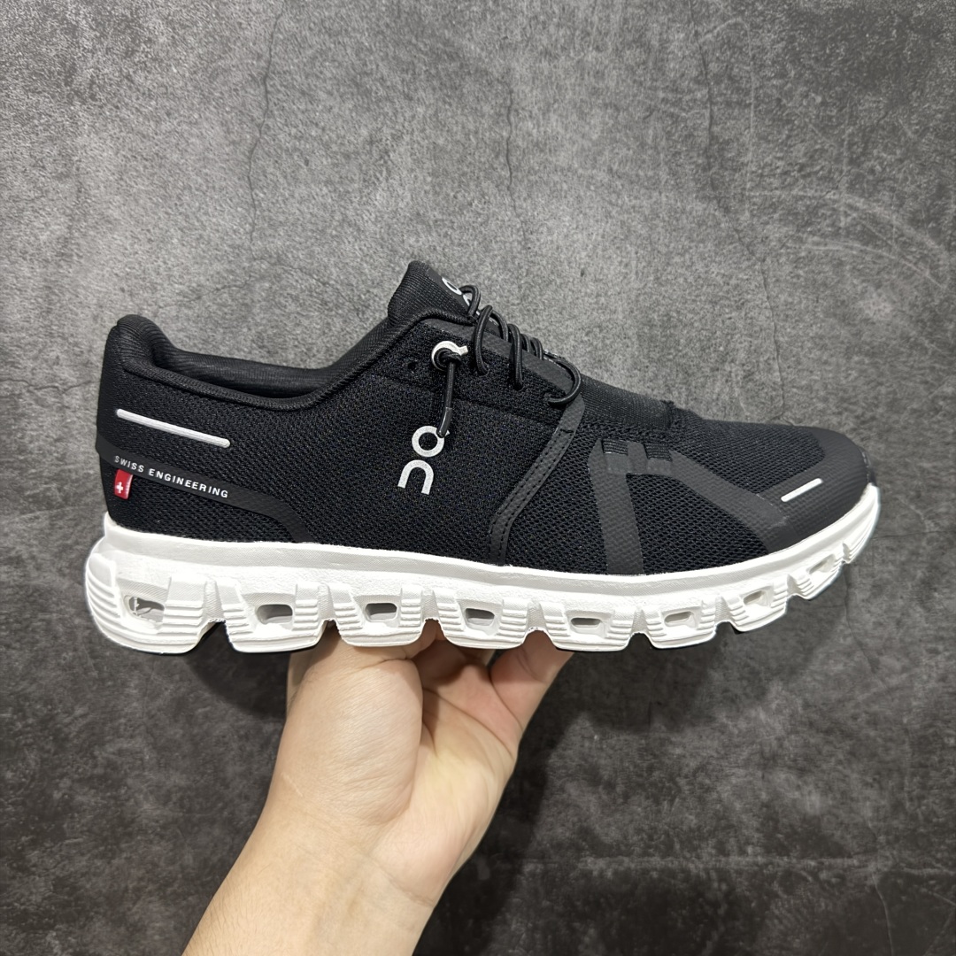 【PE版本】On 昂跑训练鞋Cloud 6代 新品男女同款防水缓震徒步鞋厚底增高运动老爹鞋 云模块高弹eva十橡胶组合,缓震回弹双效合一,抓地力及耐磨性兼备原装进口织物鞋面,厚实兼备透气性,同步原版高频压印及压胶处理,3m反光加持缓震性能提升:cloudtilt 2.0采用了先进的缓震技术,能够有效减少跑步时对关节的冲击,保护运动者的健康。其独特的缓震系统设计能够提供稳定的支撑,确保跑者在跑道上尽情释放潜能。 这款运动鞋注重透气性和舒适性,采用轻盈透气的材料,确保双脚在奔跑中感受自由和快感。紧密贴合脚型的设计,提供稳定的支撑,让跑者在奔跑中更加自如。 尺码:36 36.5 37 38 38.5 39 40 40.5 41 42 42.5 43 44 44.5 45-选品中心