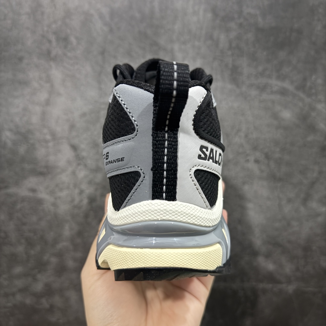 图片[4]-【PZ纯原】SALOMON XT-6 Expanse 萨洛蒙潮流越野机能户外功能鞋 灰黑 416722 全新版本出货 好货不怕晚 品质 细节 材料都是肉眼可以见！ 售前售后也是其它工厂无法匹敌！ 纯原外贸平台特供订单 耗时半年巨作 全套原纸板楦头开发 原厂特供网布配套加持 确保原汁原味 完美呈现版型 原档数据独家私模五层组合大底 原装Ortholite轻量化鞋垫 中底布带钢印编号 原厂TPU锁扣 进口港宝加持 后跟自然饱满 还原公司包裹性 鞋面以“锯齿”状的包裹系统呈现 在基色底之下加入了各种色点缀 将公司的最新技术和时尚前卫的造型融入耐用的长跑款式中 鞋面由 TPU 薄膜制成 并焊接在高耐磨网眼上 使其既时尚又坚固 由 ACS底盘支撑 可增强稳定性和支撑力 以及由橡胶凸耳 Contragrip外底覆盖的 EVA 缓冲中底 旨在应对崎岖的地形 鞋舌上的彩色Salomon 标签、Quicklace 系统以及鞋头、鞋舌和鞋跟上的附加品牌使细节更加完美 让穿着者可以轻松驾驭户外与通勤下的任何运动生活场景 无缝鞋身户外随意纵横 颜值与脚感兼备 出街通勤 绝对非常吸睛 你值得拥有 尺码：36 36.5 37.5 38 38.5 39 40 40.5 41 42 42.5 43 44 44.5 45-选品中心