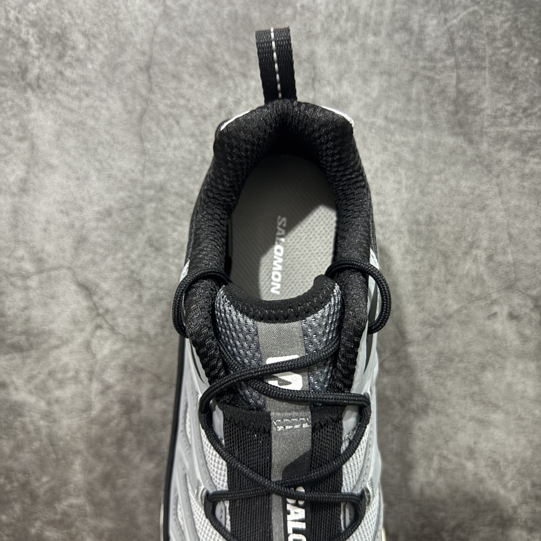 图片[8]-【PZ纯原】SALOMON XT-6 Expanse 萨洛蒙潮流越野机能户外功能鞋 灰黑 416722 全新版本出货 好货不怕晚 品质 细节 材料都是肉眼可以见！ 售前售后也是其它工厂无法匹敌！ 纯原外贸平台特供订单 耗时半年巨作 全套原纸板楦头开发 原厂特供网布配套加持 确保原汁原味 完美呈现版型 原档数据独家私模五层组合大底 原装Ortholite轻量化鞋垫 中底布带钢印编号 原厂TPU锁扣 进口港宝加持 后跟自然饱满 还原公司包裹性 鞋面以“锯齿”状的包裹系统呈现 在基色底之下加入了各种色点缀 将公司的最新技术和时尚前卫的造型融入耐用的长跑款式中 鞋面由 TPU 薄膜制成 并焊接在高耐磨网眼上 使其既时尚又坚固 由 ACS底盘支撑 可增强稳定性和支撑力 以及由橡胶凸耳 Contragrip外底覆盖的 EVA 缓冲中底 旨在应对崎岖的地形 鞋舌上的彩色Salomon 标签、Quicklace 系统以及鞋头、鞋舌和鞋跟上的附加品牌使细节更加完美 让穿着者可以轻松驾驭户外与通勤下的任何运动生活场景 无缝鞋身户外随意纵横 颜值与脚感兼备 出街通勤 绝对非常吸睛 你值得拥有 尺码：36 36.5 37.5 38 38.5 39 40 40.5 41 42 42.5 43 44 44.5 45-选品中心