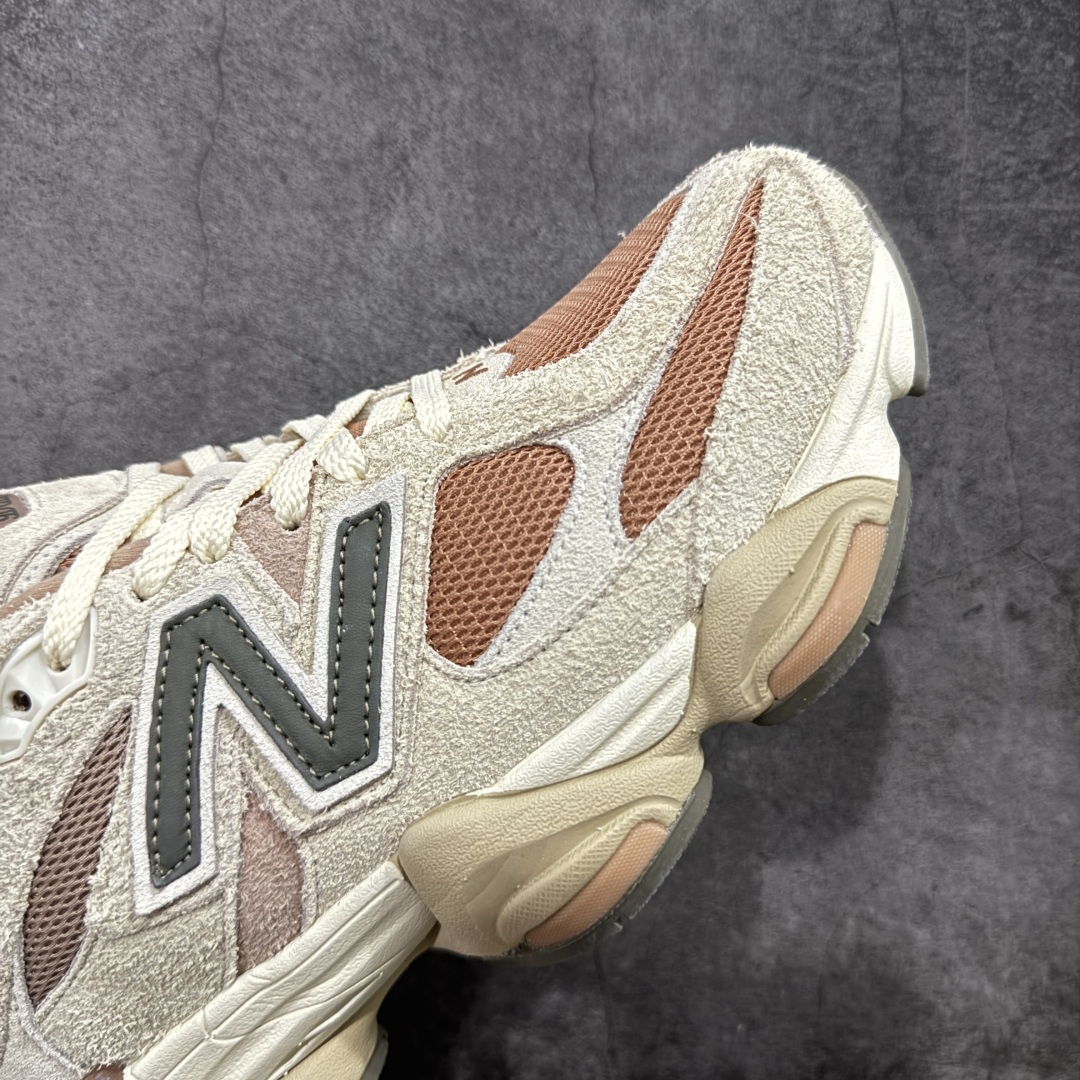 图片[6]-【纯原版】 New Balance NB9060 联名款 复古休闲运动慢跑鞋 棕色 U9060CWF 全套原楦原纸板原厂数据开发 进口三明治网面 原装进口翻毛皮料正确绒感卡色 正确中底拉帮中底网布细节 原厂标裁 带紫光防伪 定制后跟透明水晶模块 冲裁组合 大底贴合程度胶水上色把控完美 整洁度挑战全网艺术家 多道序QC把关品质完善 匠心打造 耗时两个月开发完成 工艺极其复杂难度可想而知 新开独立私模大底 全网唯一正确六层组合大底 高端零售专供产物 尺码：36 37 37.5 38 38.5 39 40 40.5 41 42 42.5 43 44 45 46.5-选品中心