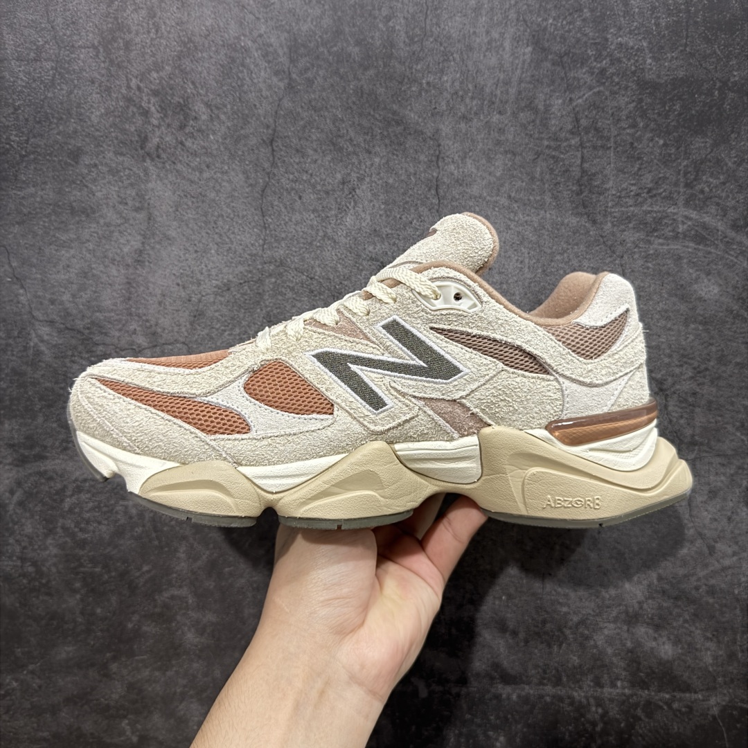 图片[2]-【纯原版】 New Balance NB9060 联名款 复古休闲运动慢跑鞋 棕色 U9060CWF 全套原楦原纸板原厂数据开发 进口三明治网面 原装进口翻毛皮料正确绒感卡色 正确中底拉帮中底网布细节 原厂标裁 带紫光防伪 定制后跟透明水晶模块 冲裁组合 大底贴合程度胶水上色把控完美 整洁度挑战全网艺术家 多道序QC把关品质完善 匠心打造 耗时两个月开发完成 工艺极其复杂难度可想而知 新开独立私模大底 全网唯一正确六层组合大底 高端零售专供产物 尺码：36 37 37.5 38 38.5 39 40 40.5 41 42 42.5 43 44 45 46.5-选品中心