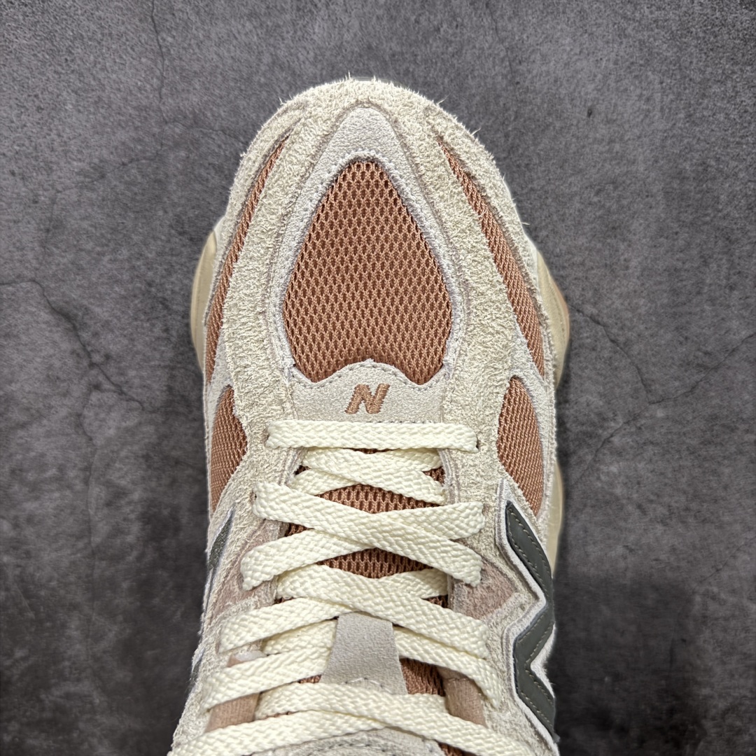 图片[5]-【纯原版】 New Balance NB9060 联名款 复古休闲运动慢跑鞋 棕色 U9060CWF 全套原楦原纸板原厂数据开发 进口三明治网面 原装进口翻毛皮料正确绒感卡色 正确中底拉帮中底网布细节 原厂标裁 带紫光防伪 定制后跟透明水晶模块 冲裁组合 大底贴合程度胶水上色把控完美 整洁度挑战全网艺术家 多道序QC把关品质完善 匠心打造 耗时两个月开发完成 工艺极其复杂难度可想而知 新开独立私模大底 全网唯一正确六层组合大底 高端零售专供产物 尺码：36 37 37.5 38 38.5 39 40 40.5 41 42 42.5 43 44 45 46.5-选品中心