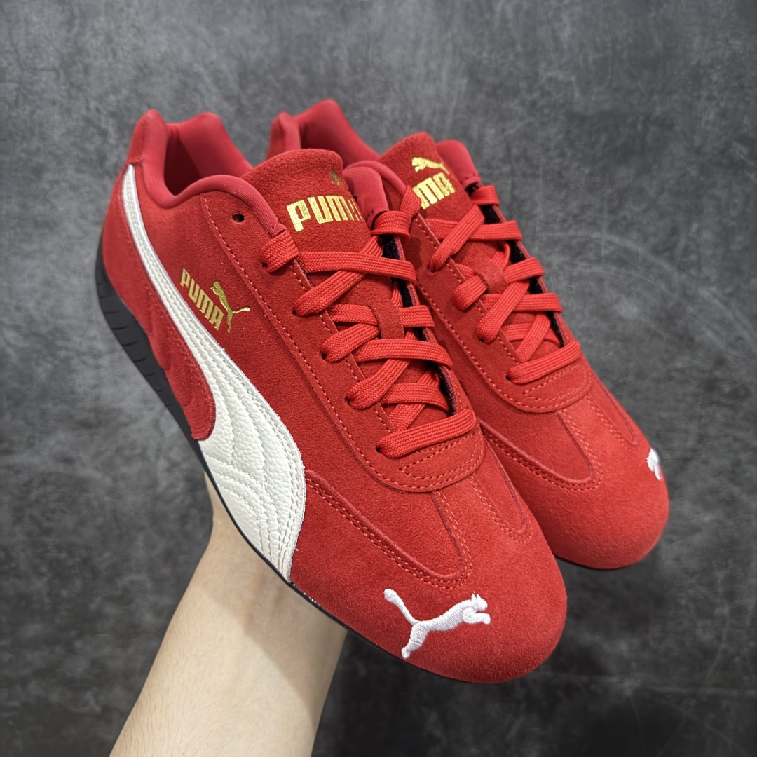 【渠道纯原版】Puma Speedcat OG Sparco 彪马罗马阿莫尔系列 复古运动休闲赛车跑鞋 红白皮标logo款 目前市场最优版本 无论是版型 细节 烫金走线 完全碾压市场任意版本 欢迎对比🆚 工厂耗时3个月开发 原装档案原数据纸版楦型 采用固色翻毛皮鞋面材质(正确二次成型\'猛帮\'成型工艺🆚区别市面版本!!) 外置原数据开发轻量耐磨橡胶大底💪🏻 全球知名运动品牌PUMA宝马赛车系列 融合了宝马车队的标志性配色 以趣味十足又前卫复古的设计引领潮流 将赛道精神融入街头时尚 开启前卫竞速之旅 主打前卫复古风 Roma鞋款的鞋侧以复古的流线造型 缀以宝马经典Logo 巧妙吸睛 而Speedcat鞋款以亮眼三色条纹元素缀以舒适鞋面 赋予了独特的个性美学 演绎赛车的无尽能量 尺码:35.5-45 货号:406329-02-选品中心