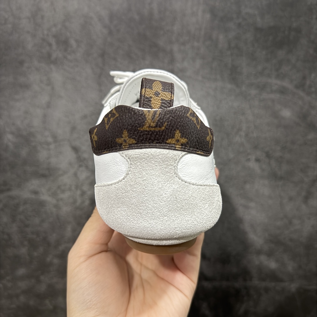 图片[4]-【专柜版/海淘代购】Louis Vuitton 春夏 Sneakerina LV 路易威登 系列运动鞋 德训鞋 平底鞋休闲鞋 海淘代购同渠道品质 高端零售 外贸充正专供 高端礼盒 市场最强级别没有之一💪🏻 原版购入开发 ZP级全套包装 完美楦型 正确卡色 质感媲美原版 细节与原版一致 请注意区分市面通货材 尺码：35 36 37 38 39 40-选品中心