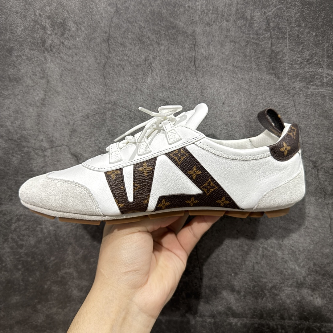 图片[2]-【专柜版/海淘代购】Louis Vuitton 春夏 Sneakerina LV 路易威登 系列运动鞋 德训鞋 平底鞋休闲鞋 海淘代购同渠道品质 高端零售 外贸充正专供 高端礼盒 市场最强级别没有之一💪🏻 原版购入开发 ZP级全套包装 完美楦型 正确卡色 质感媲美原版 细节与原版一致 请注意区分市面通货材 尺码：35 36 37 38 39 40-选品中心