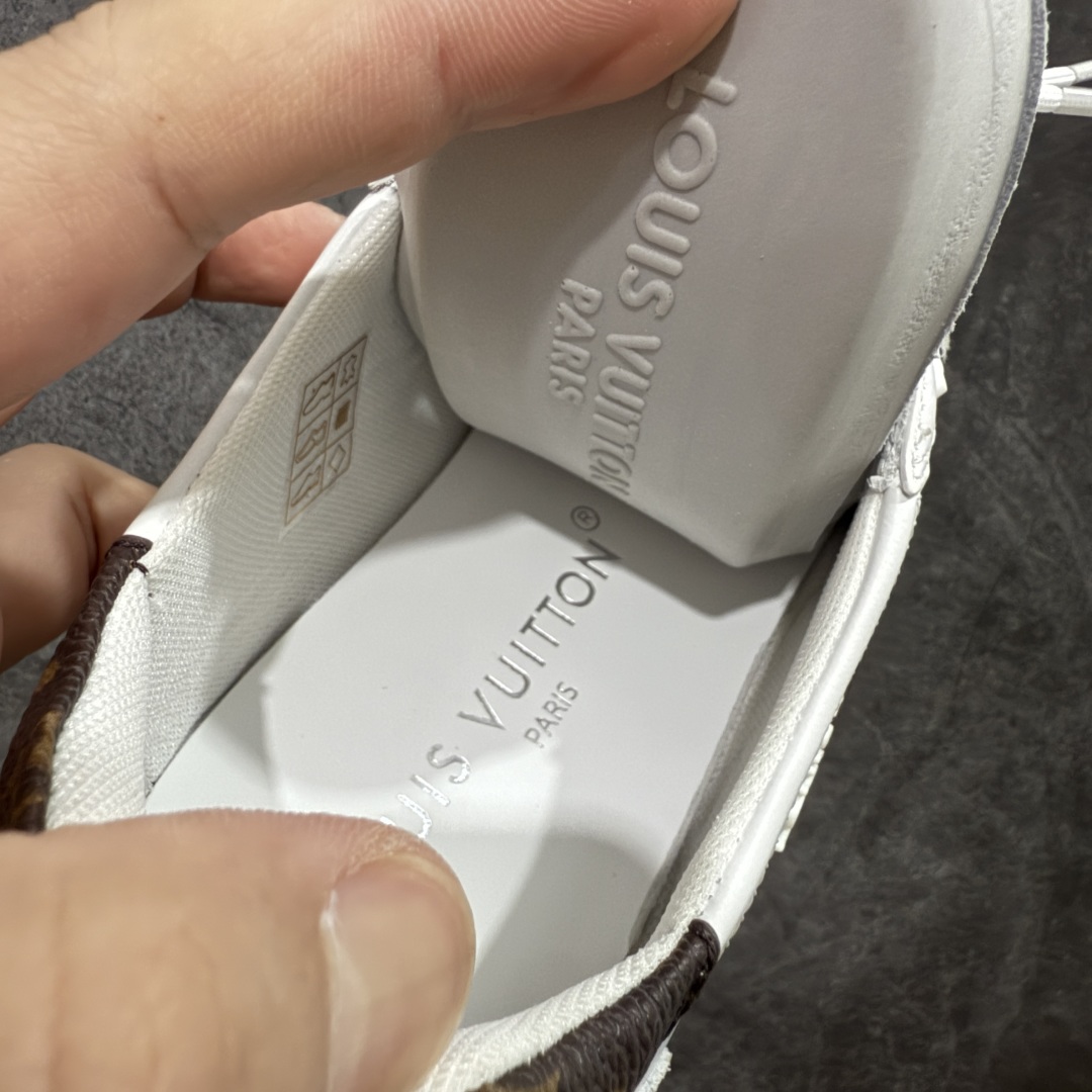 图片[9]-【专柜版/海淘代购】Louis Vuitton 春夏 Sneakerina LV 路易威登 系列运动鞋 德训鞋 平底鞋休闲鞋 海淘代购同渠道品质 高端零售 外贸充正专供 高端礼盒 市场最强级别没有之一💪🏻 原版购入开发 ZP级全套包装 完美楦型 正确卡色 质感媲美原版 细节与原版一致 请注意区分市面通货材 尺码：35 36 37 38 39 40-选品中心