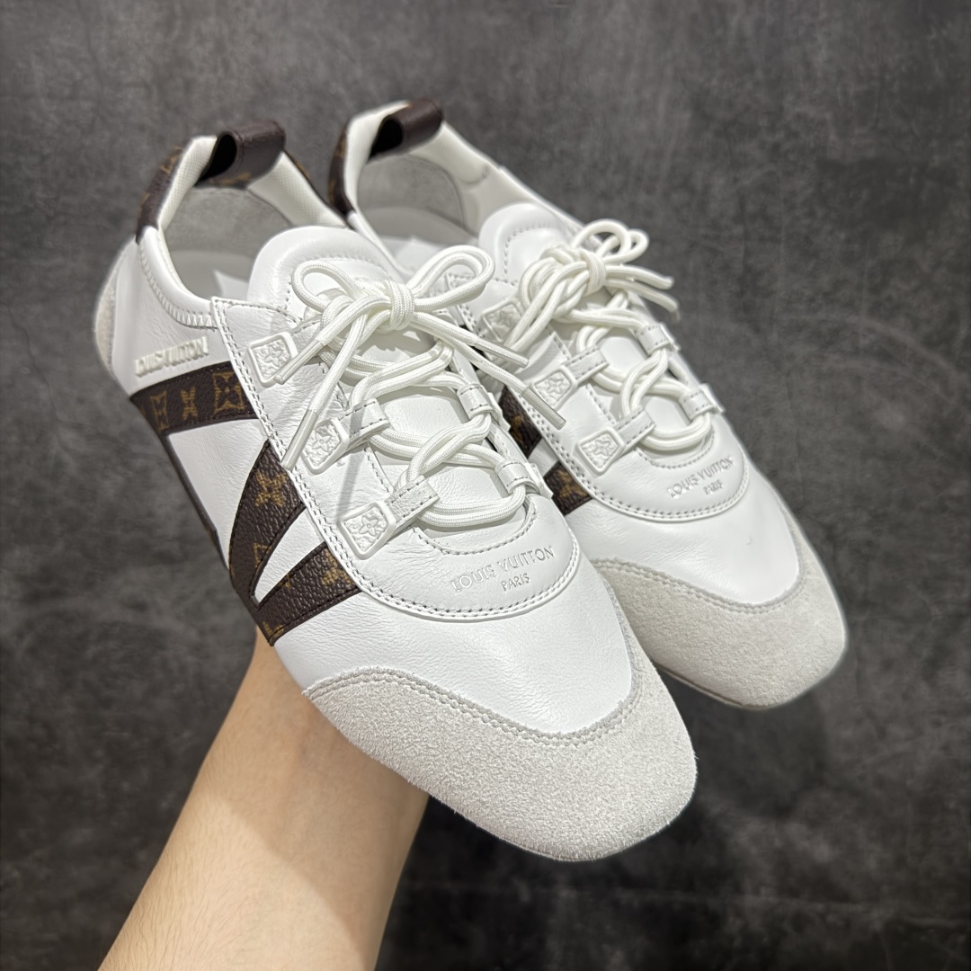 【专柜版/海淘代购】Louis Vuitton 春夏 Sneakerina LV 路易威登 系列运动鞋 德训鞋 平底鞋休闲鞋 海淘代购同渠道品质 高端零售 外贸充正专供 高端礼盒 市场最强级别没有之一💪🏻 原版购入开发 ZP级全套包装 完美楦型 正确卡色 质感媲美原版 细节与原版一致 请注意区分市面通货材 尺码:35 36 37 38 39 40-选品中心