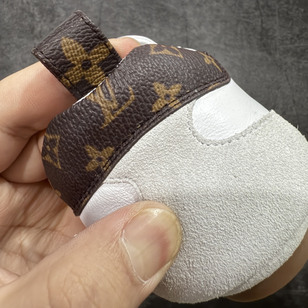 图片[2]-【专柜版/海淘代购】Louis Vuitton 春夏 Sneakerina LV 路易威登 系列运动鞋 德训鞋 平底鞋休闲鞋 海淘代购同渠道品质 高端零售 外贸充正专供 高端礼盒 市场最强级别没有之一💪🏻 原版购入开发 ZP级全套包装 完美楦型 正确卡色 质感媲美原版 细节与原版一致 请注意区分市面通货材 尺码：35 36 37 38 39 40-选品中心