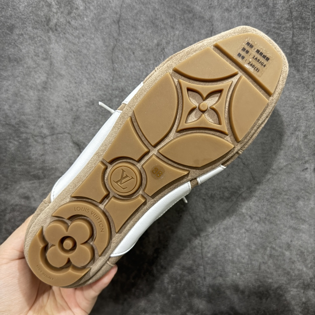 图片[9]-【专柜版/海淘代购】Louis Vuitton 春夏 Sneakerina LV 路易威登 系列运动鞋 德训鞋 平底鞋休闲鞋 海淘代购同渠道品质 高端零售 外贸充正专供 高端礼盒 市场最强级别没有之一💪🏻 原版购入开发 ZP级全套包装 完美楦型 正确卡色 质感媲美原版 细节与原版一致 请注意区分市面通货材 尺码：35 36 37 38 39 40-选品中心