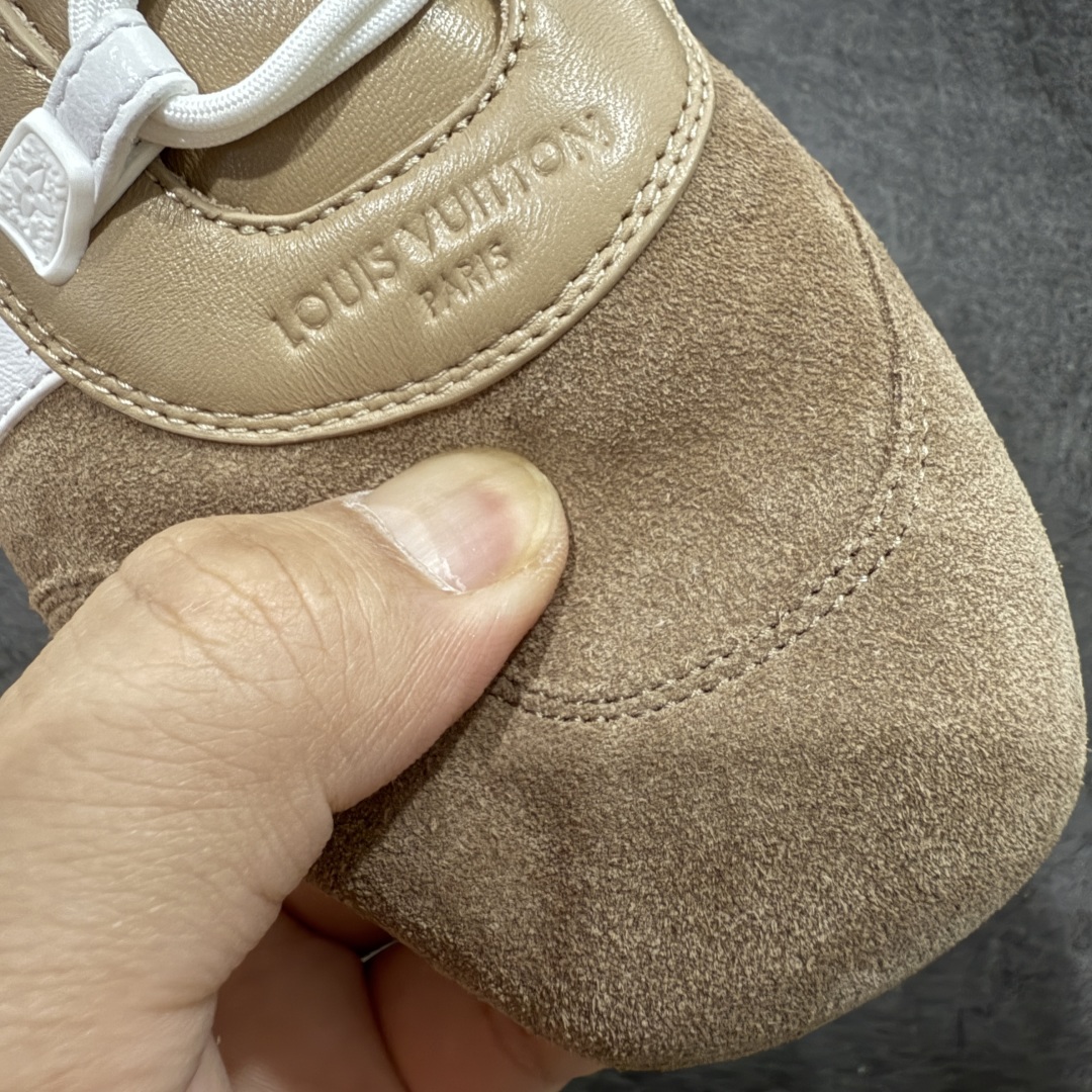 图片[4]-【专柜版/海淘代购】Louis Vuitton 春夏 Sneakerina LV 路易威登 系列运动鞋 德训鞋 平底鞋休闲鞋 海淘代购同渠道品质 高端零售 外贸充正专供 高端礼盒 市场最强级别没有之一💪🏻 原版购入开发 ZP级全套包装 完美楦型 正确卡色 质感媲美原版 细节与原版一致 请注意区分市面通货材 尺码：35 36 37 38 39 40-选品中心