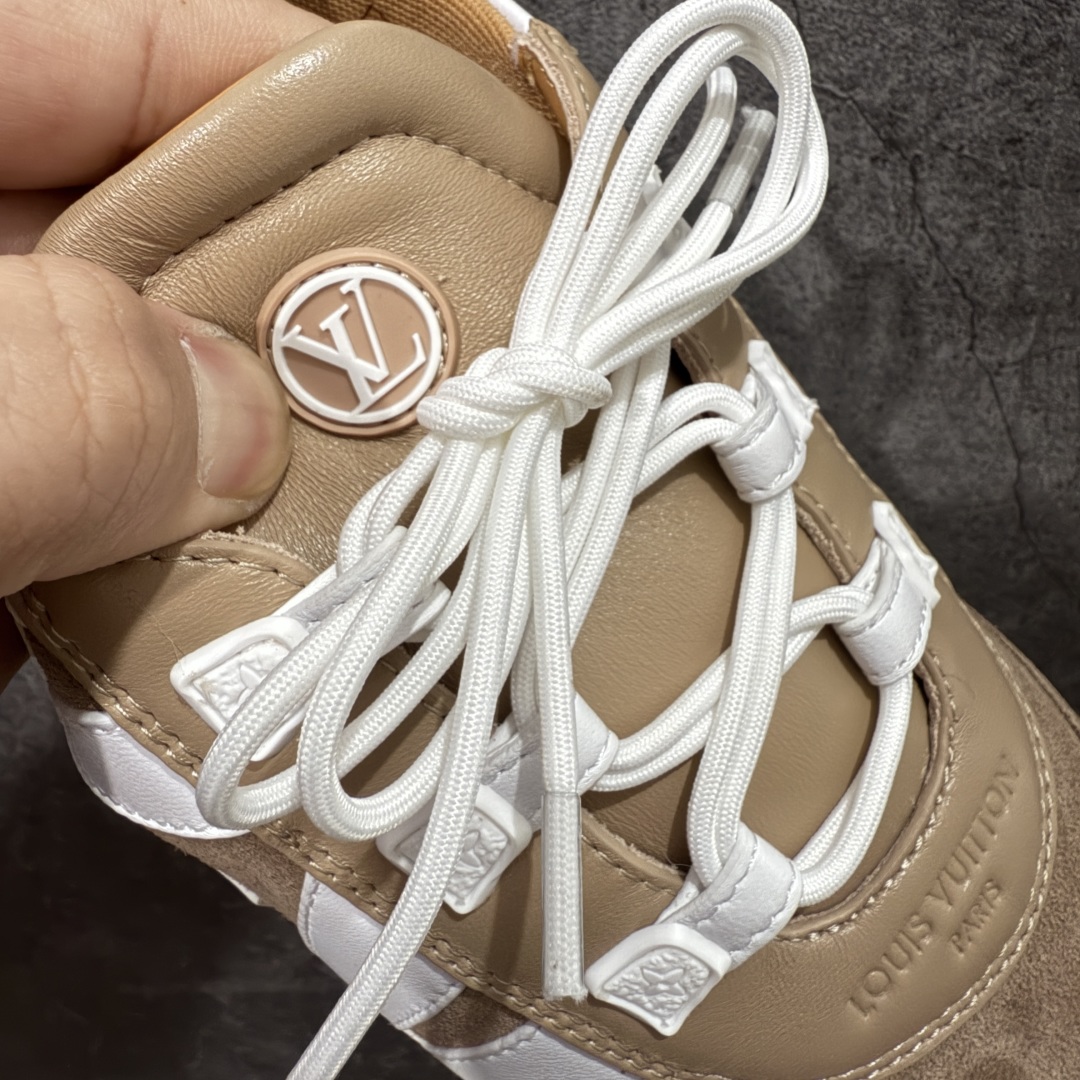 图片[5]-【专柜版/海淘代购】Louis Vuitton 春夏 Sneakerina LV 路易威登 系列运动鞋 德训鞋 平底鞋休闲鞋 海淘代购同渠道品质 高端零售 外贸充正专供 高端礼盒 市场最强级别没有之一💪🏻 原版购入开发 ZP级全套包装 完美楦型 正确卡色 质感媲美原版 细节与原版一致 请注意区分市面通货材 尺码：35 36 37 38 39 40-选品中心