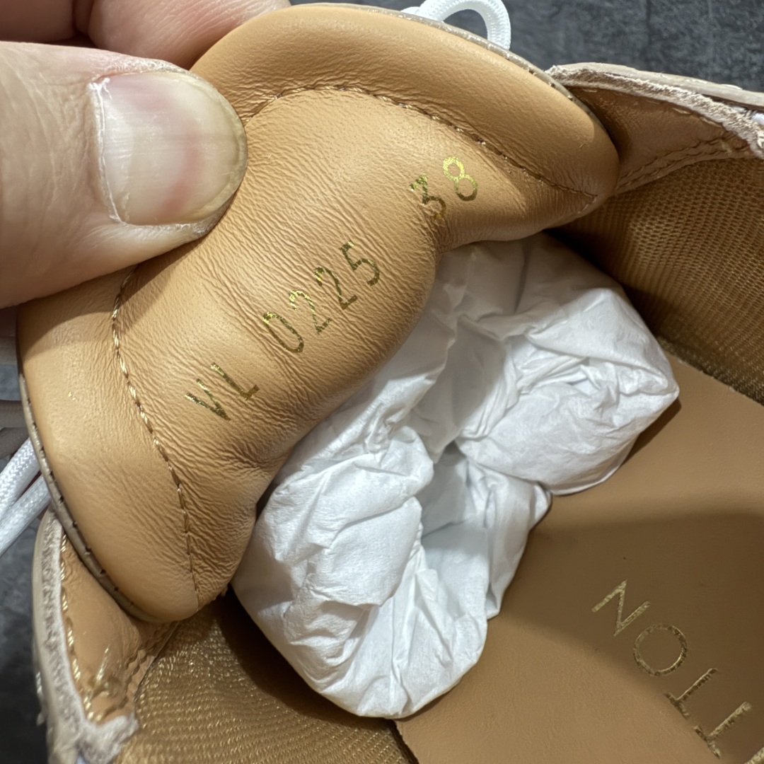 图片[6]-【专柜版/海淘代购】Louis Vuitton 春夏 Sneakerina LV 路易威登 系列运动鞋 德训鞋 平底鞋休闲鞋 海淘代购同渠道品质 高端零售 外贸充正专供 高端礼盒 市场最强级别没有之一💪🏻 原版购入开发 ZP级全套包装 完美楦型 正确卡色 质感媲美原版 细节与原版一致 请注意区分市面通货材 尺码：35 36 37 38 39 40-选品中心