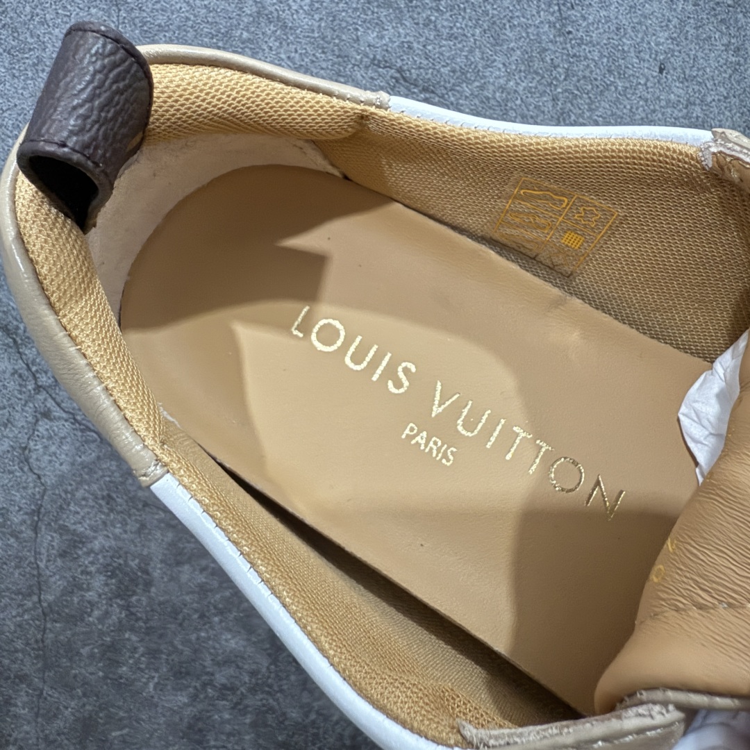 图片[7]-【专柜版/海淘代购】Louis Vuitton 春夏 Sneakerina LV 路易威登 系列运动鞋 德训鞋 平底鞋休闲鞋 海淘代购同渠道品质 高端零售 外贸充正专供 高端礼盒 市场最强级别没有之一💪🏻 原版购入开发 ZP级全套包装 完美楦型 正确卡色 质感媲美原版 细节与原版一致 请注意区分市面通货材 尺码：35 36 37 38 39 40-选品中心